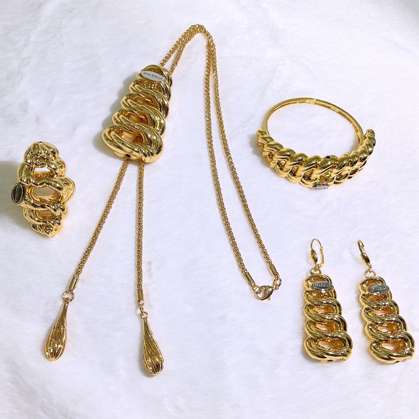 Zhuerrui Modern Elegant Series Gold-plated Jewelry Set Interlocking Tassel Pendant African Noble Wedding Ring BraceletHK013522