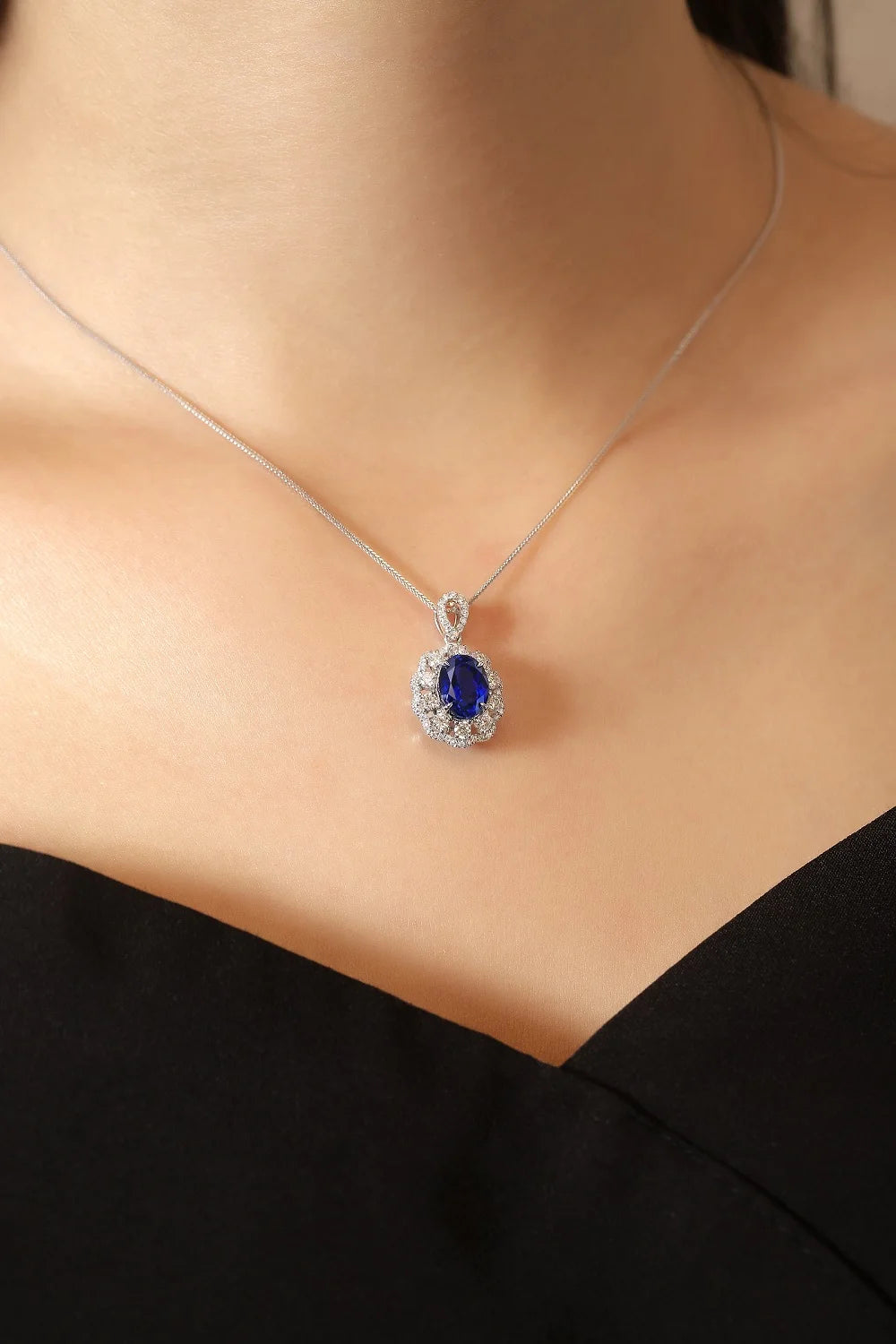 Gemfiori Oval 9*7mm 2.5ct Royal blue Sapphire 18k gold pendant Necklace from Shenzhen custom jewelry manufacturer Wuzhou Gemfiori