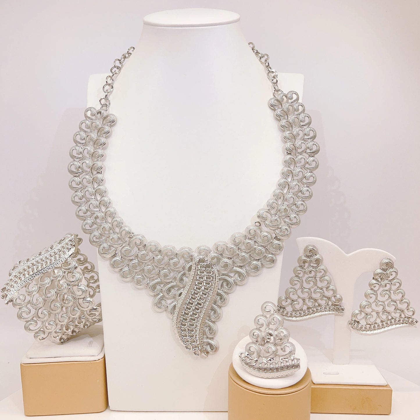 Zhuerrui Exquisite Luxury Gold Jewelry Sets Simple Woman Silver Hollow Out Jewelry Set Latest Wedding Costume Pendant H00741