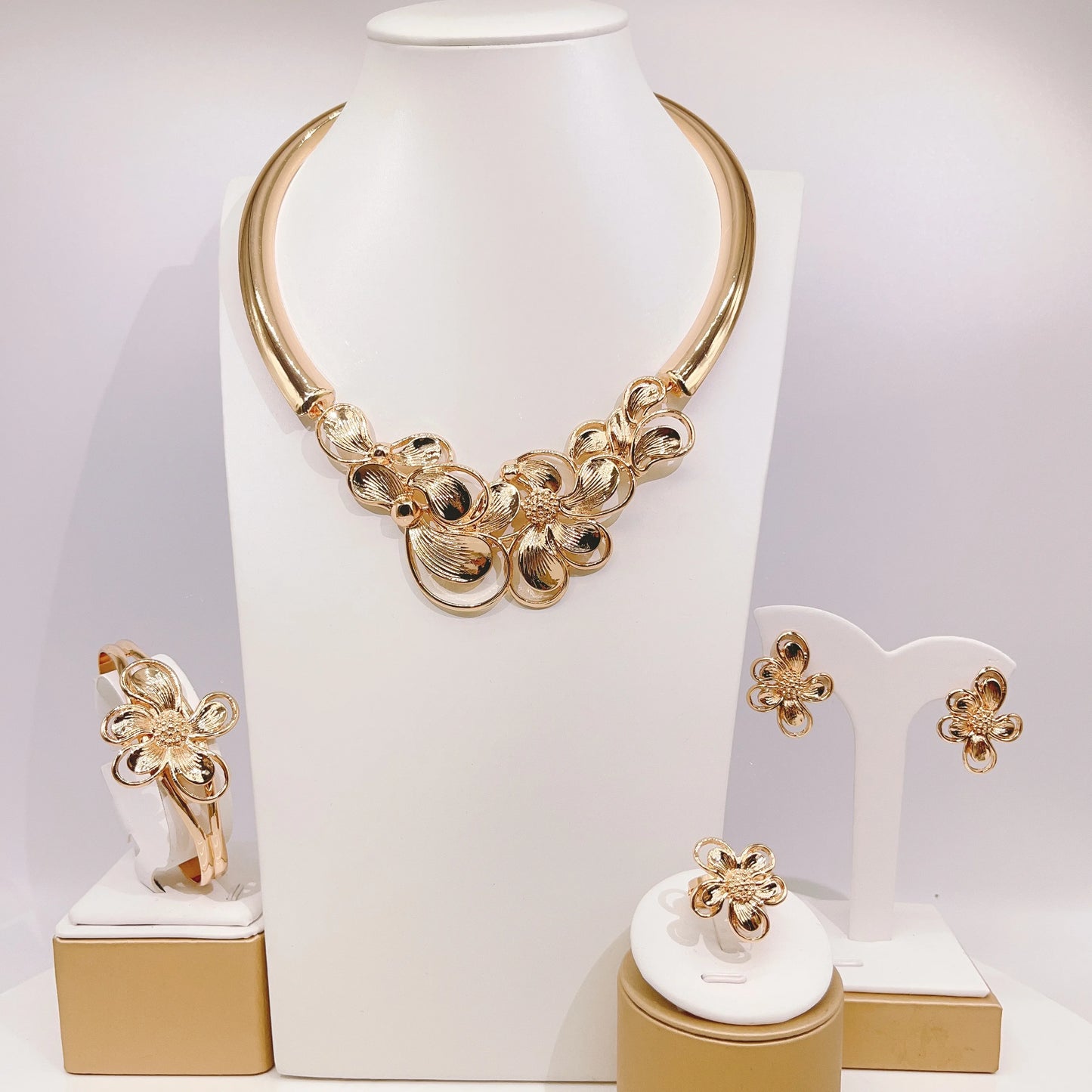 Zhuerrui Electroplated Jewelry Women's Jewelry Set Silver Flowers Necklace Jewelry Sets Fashionable Bridal Accessories HA20053