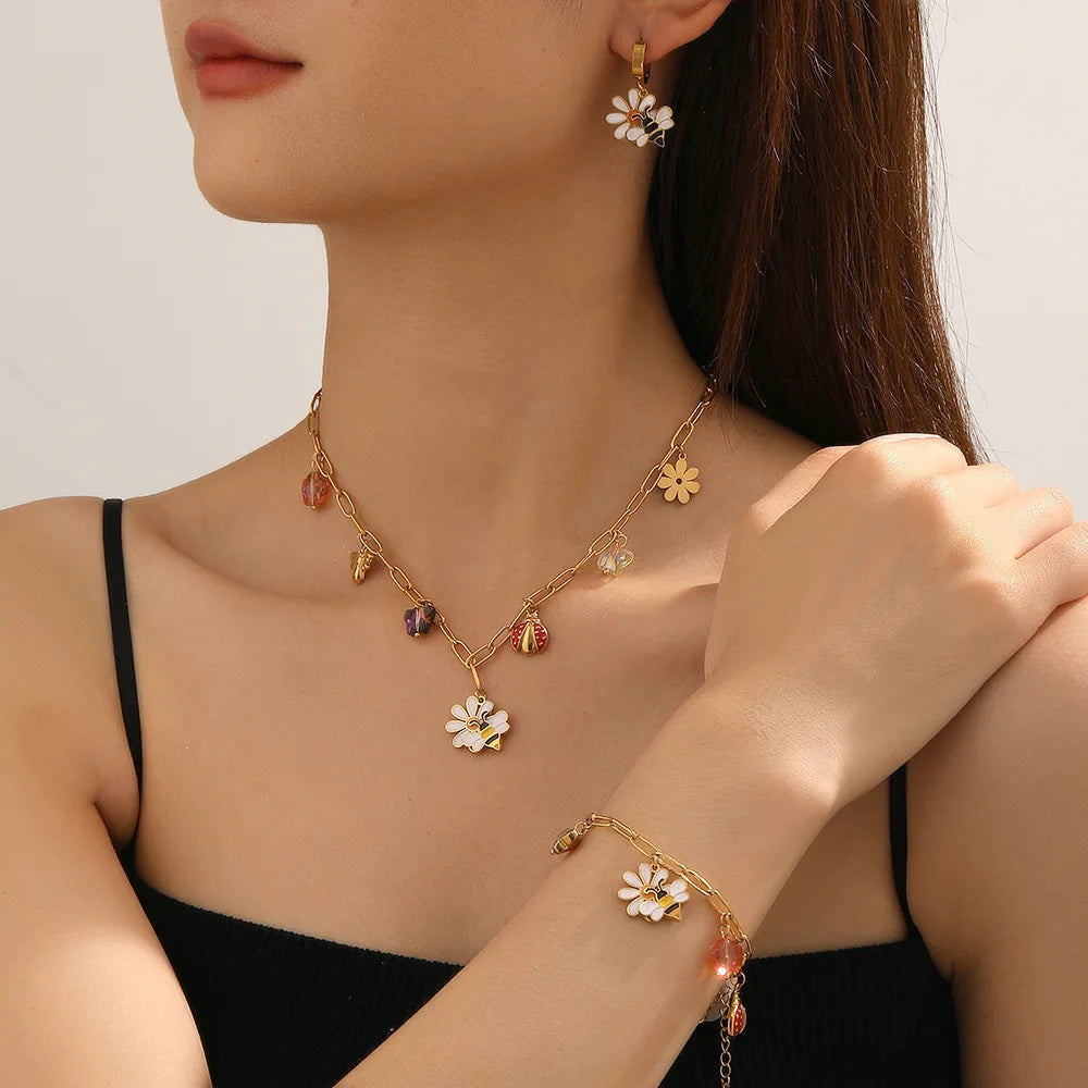 High Quality Fashion Stainless Steel Daisy Flower Necklace Earrings and Bracelet Set Women Exquisite Gold Jewelry Set