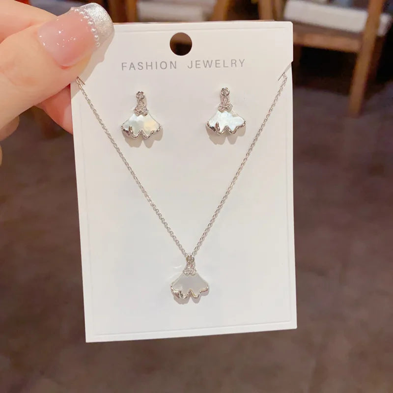 Top Quality Fashion Copper Ginkgo Leaf Necklace and Earrings Set with Zircon Classic Real Gold Plated Jewelry Set for Women