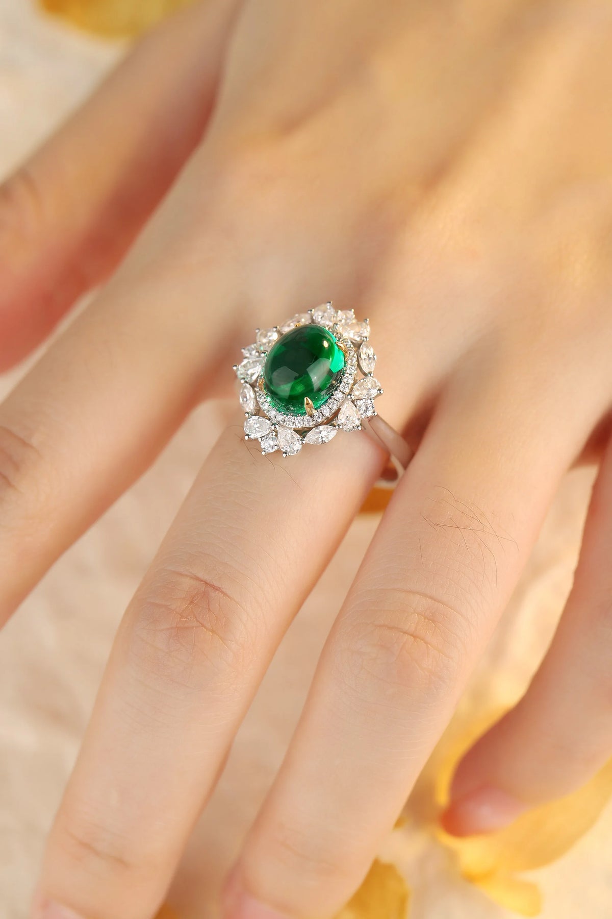 Gemfiori Custom Jewelry Ring 18k Gold Ring with Lab Grown Emerald and CVD Diamond from Shenzhen Gemfiori Wuzhou Gems