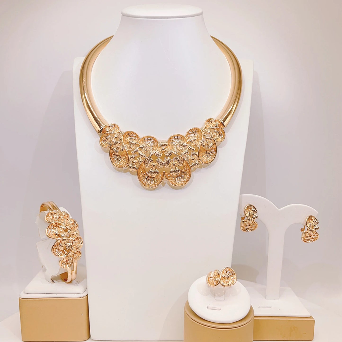 Zhuerrui Factory Wedding Gold Jewelry Sets Cheap Silver Flower Necklace Jewelry Set Latest Woman Costume Accessories HC23178