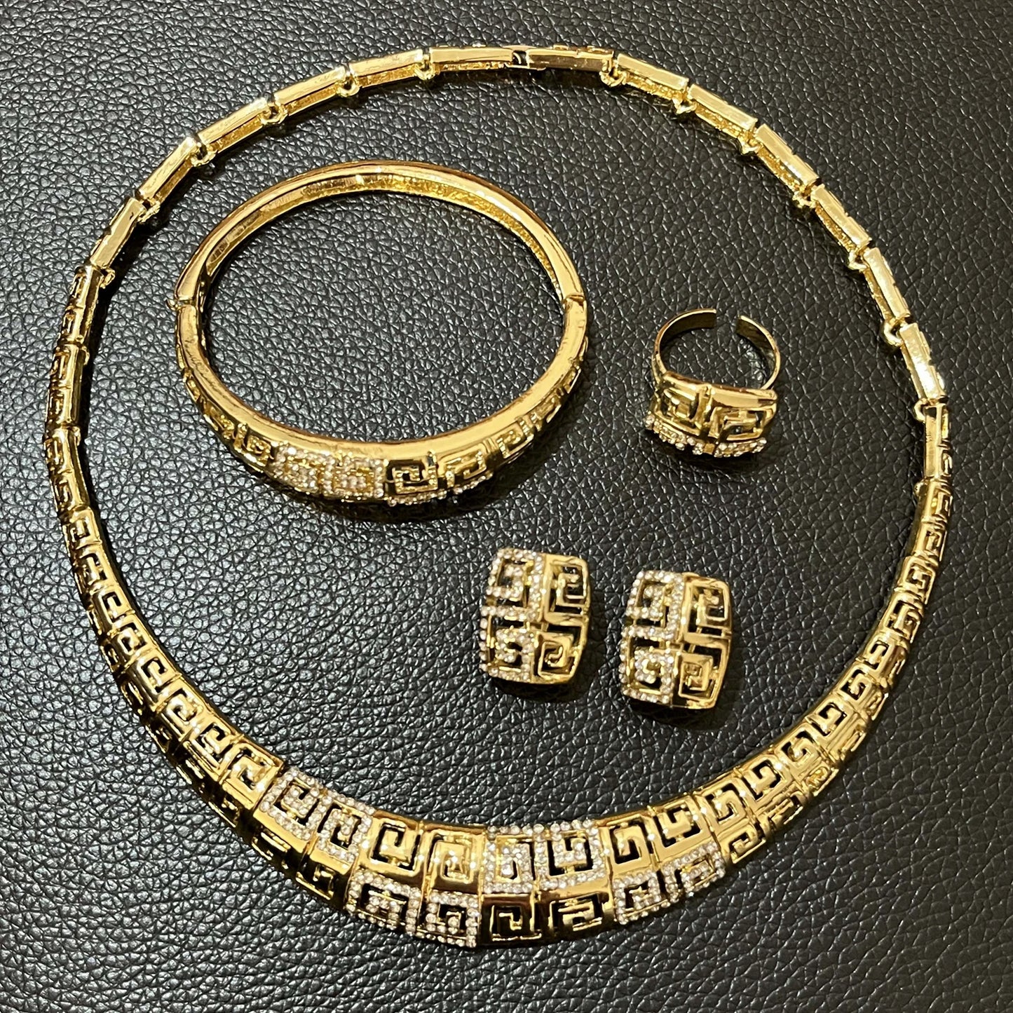 Zhuerrui Four Sets of Luxury Diamond Set Jewelry New Heavy Industry High-End Jewelry Atmospheric Ladies Party MatchHA240505