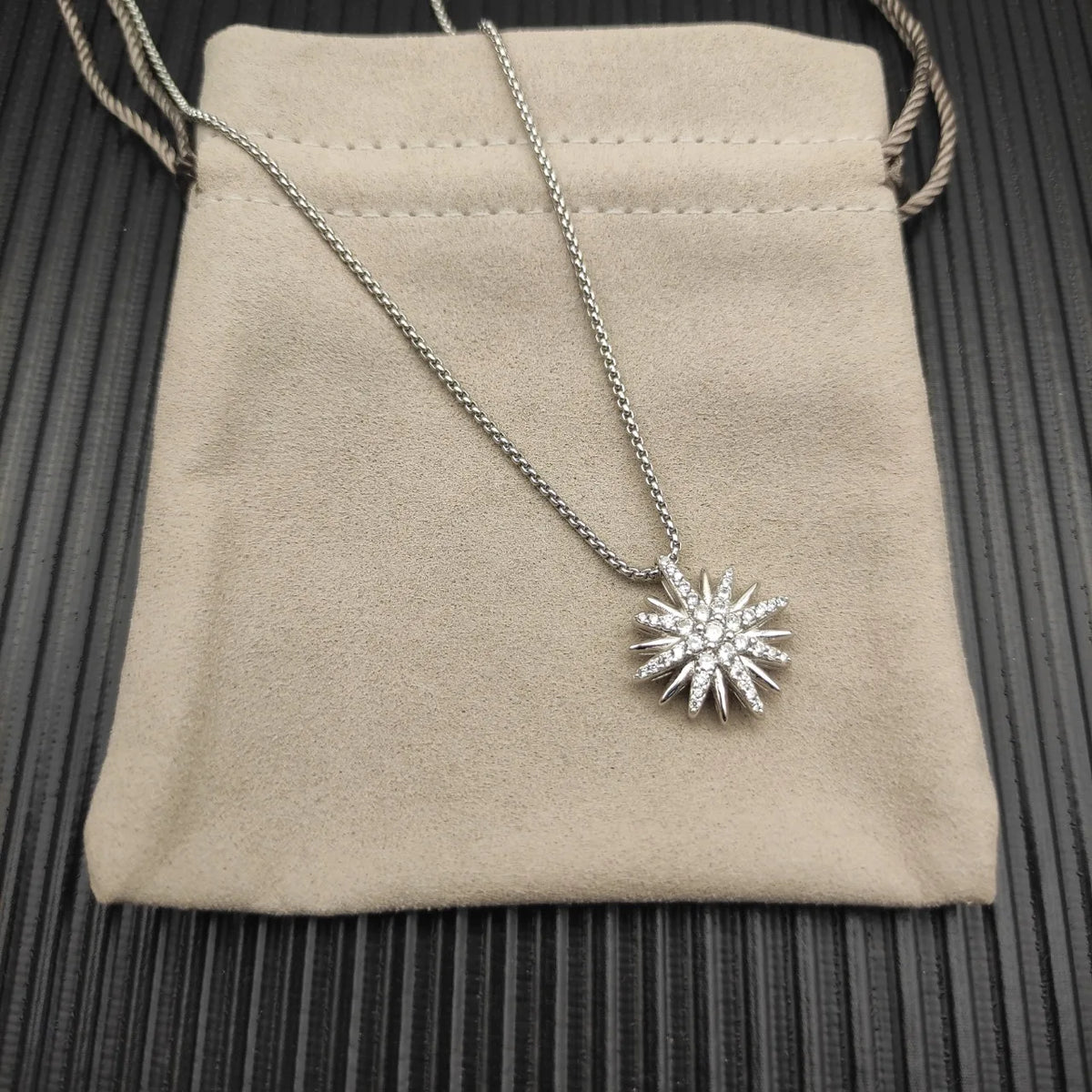 FASHIONISTA DY High-Quality Silver-Plated 19mm Sunflower Diamond Necklace. Gold-Plated Diamond Necklace. Jewelry .