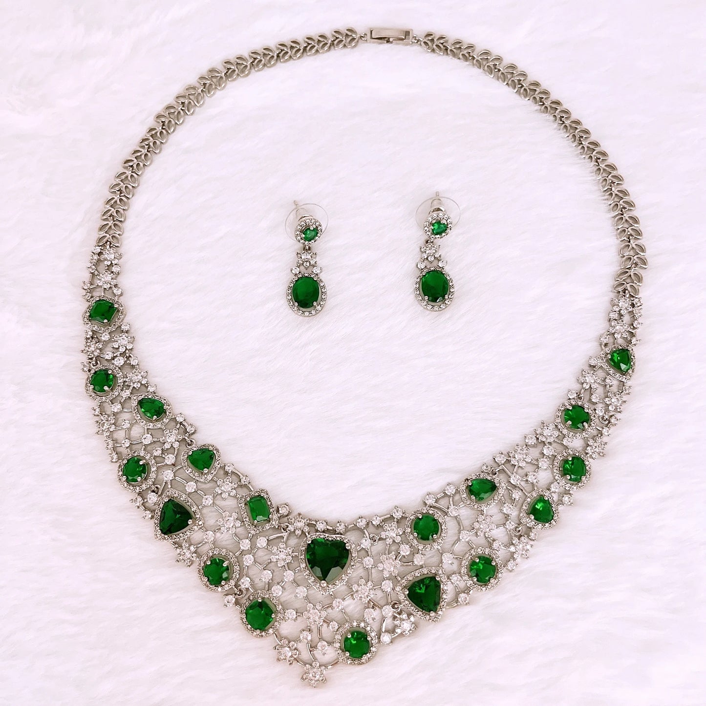 Zhuerrui Dubai Luxury Emerald Jewelry Two Sets of Nigerian Noble Wedding Necklace Earrings Factory Spot Second HairZA23003085