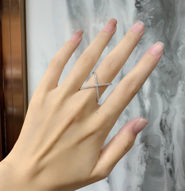 SILVERELLI Circular Interlocking Zircon Ring | 925 Sterling Silver | Platinum Plated