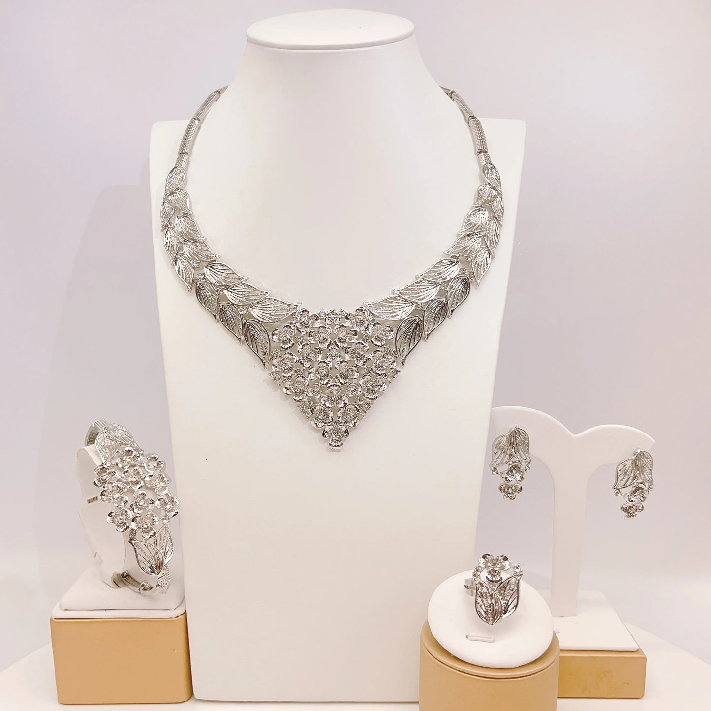 Zhuerrui Wholesale Luxury Gold Jewelry Sets Multi Color Flowers Bead Necklace Jewelry Set Latest Woman Birthday Party HA23266