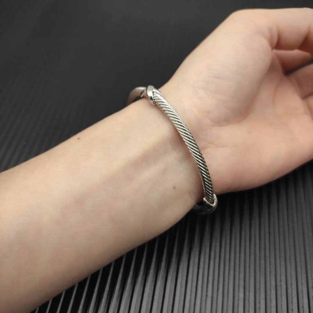 FASHIONISTA DY High-Quality Silver X Bracelet, Luxurious Unisex Gold XX Classic Bracelet, Jewelry