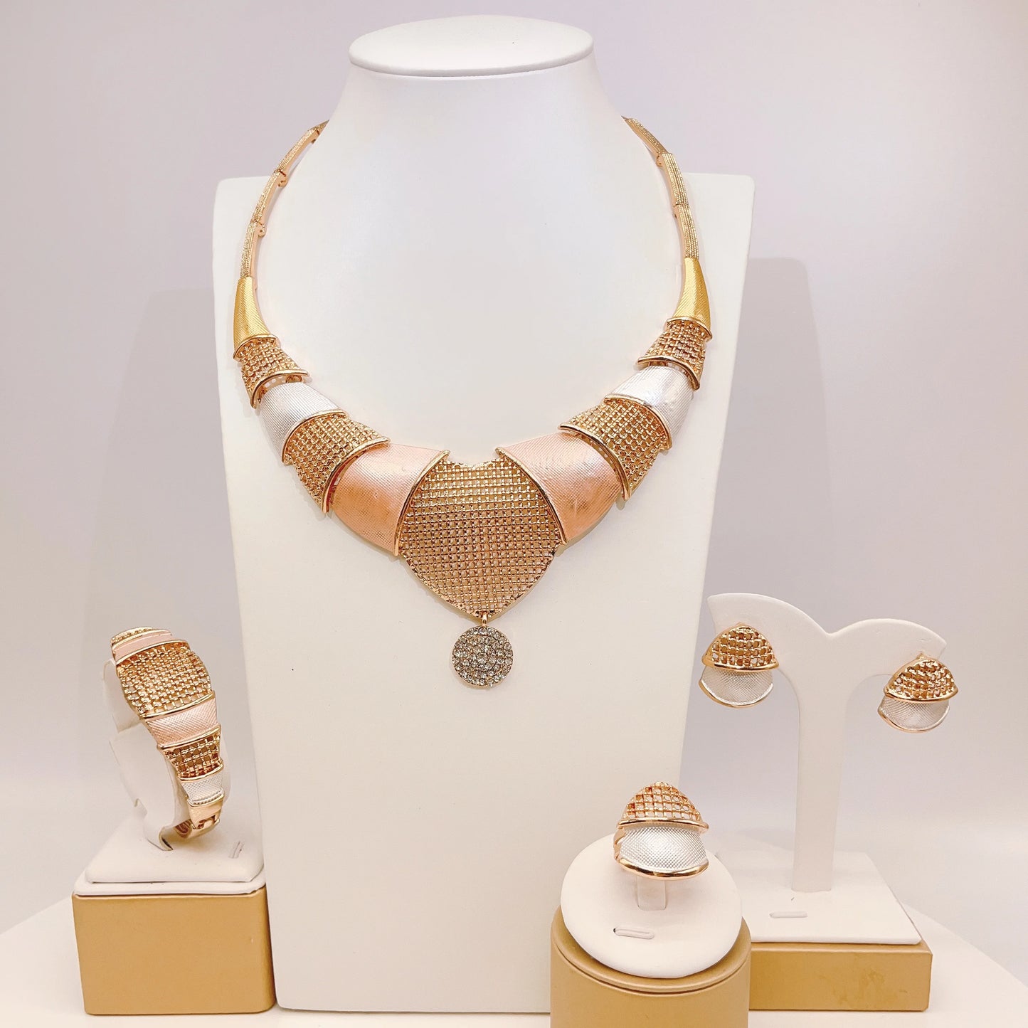 Zhuerrui High-end Bridal Gold Jewelry Sets Simple Silver Pink Beads Necklace Jewelry Set Exquisite Costume Accessories HA23253