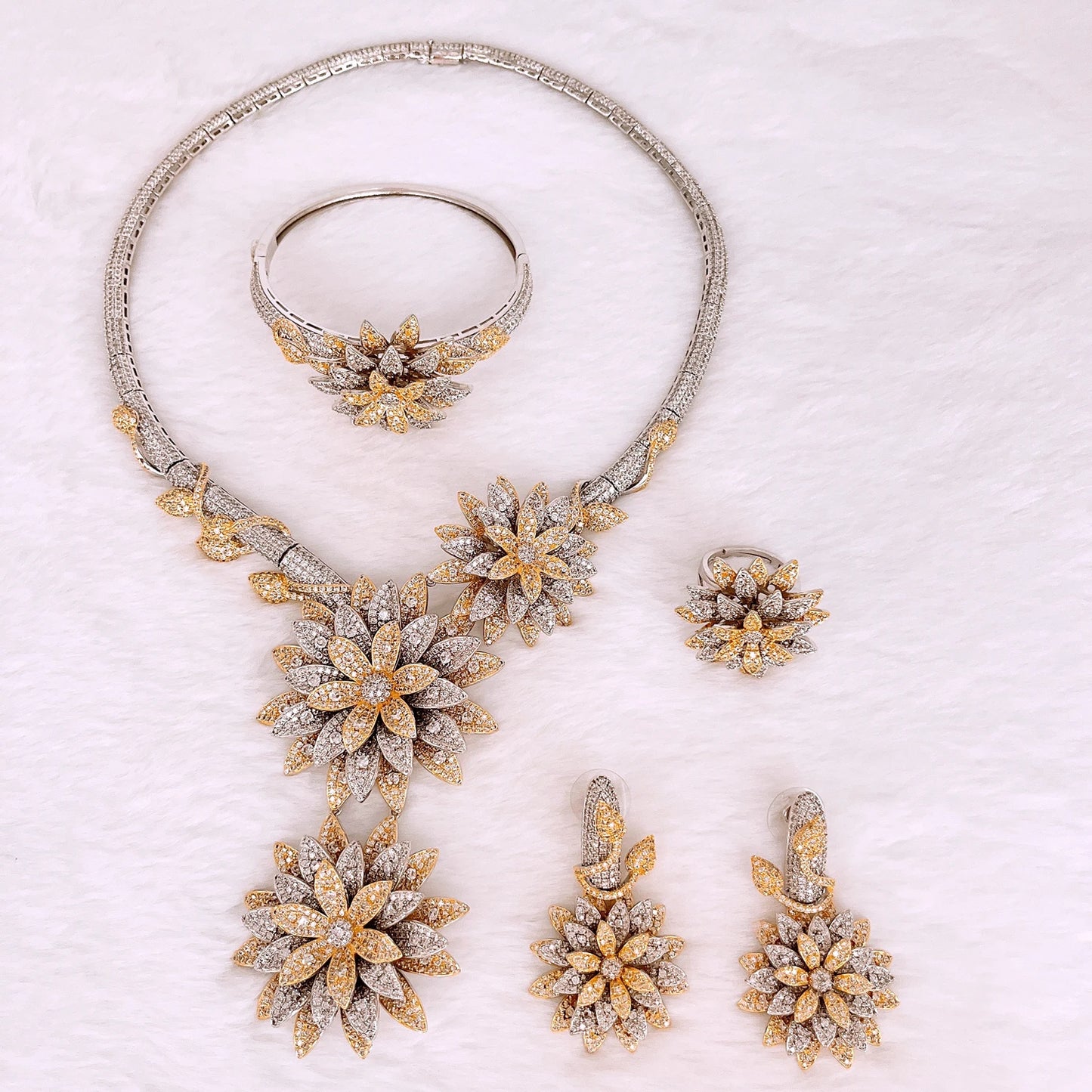 Zhuerrui Exquisite Charm Jewelry 4-piece Dubai Luxury Craft Diamond-set Flowers Dazzling and Touching Wedding GiftHZ24008232