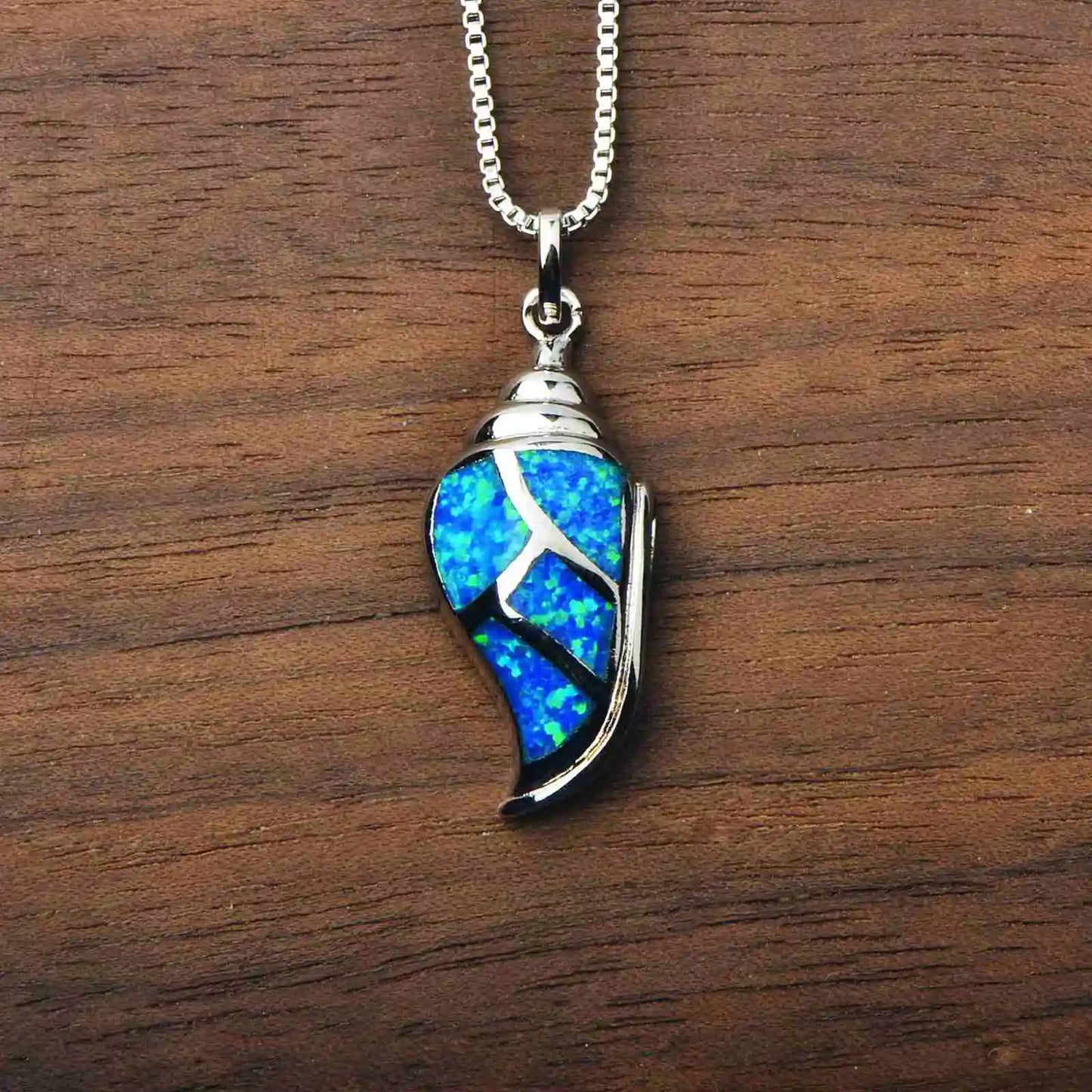 Nature Inspired Shimmering Leaf Necklace Aobao Inlaid Pendant Fashion Jewelry
