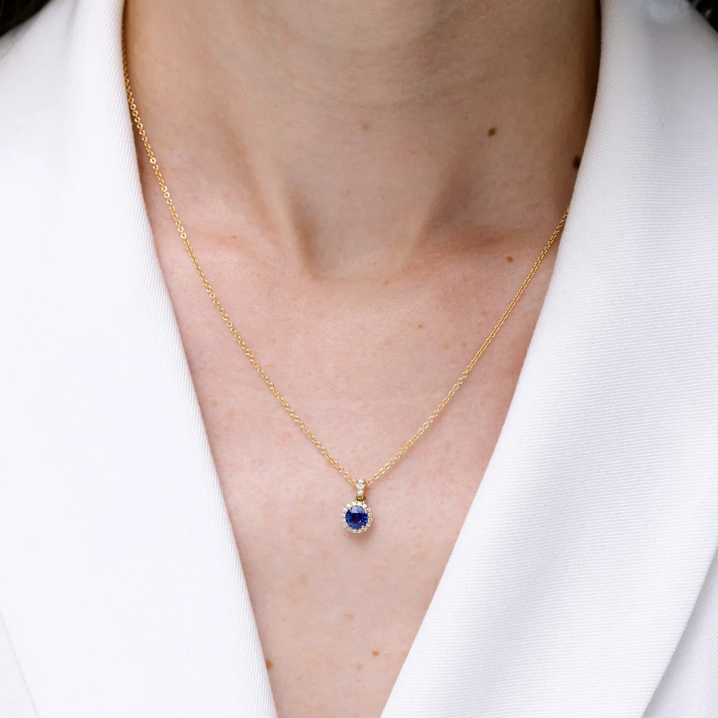 High Quality 14K Gold Round Cut Blue Sapphire Dangle Pendant with Natural Diamond Halo IGI Certified Fine Jewelry Chain Necklace