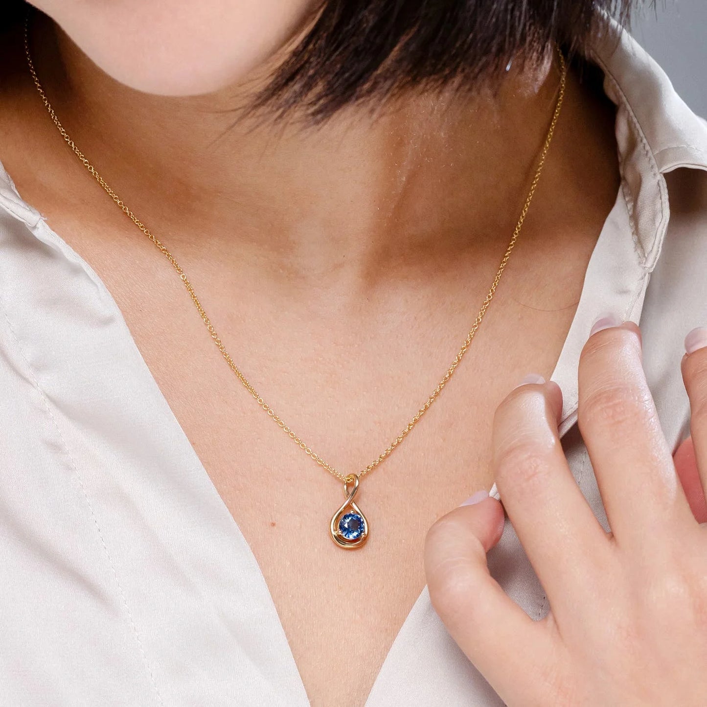 14k SOLID Gold Infinity Twisted Shape Minimalist Pendant Natural Round Cut Blue Sapphire Solitaire Pendant Link Chain Necklace