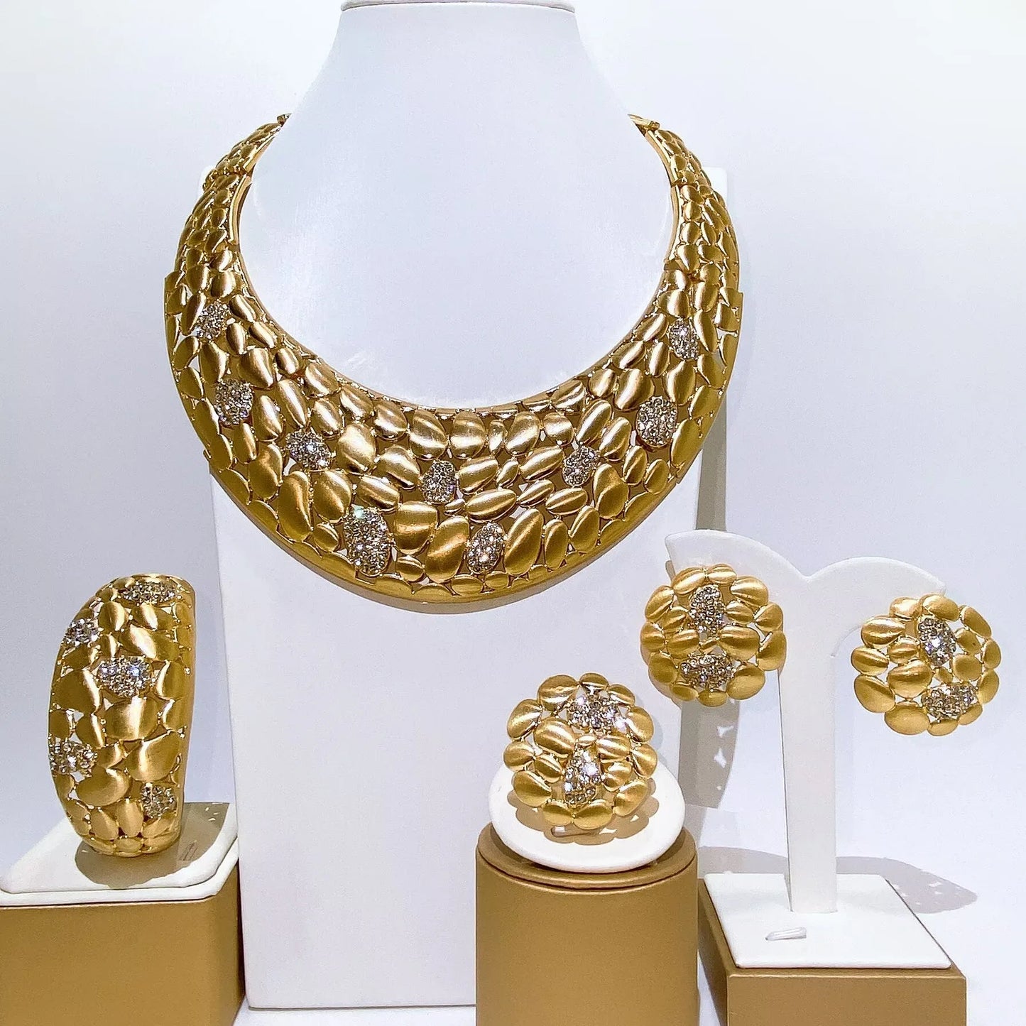 Zhuerrui Luxury Gold Plated 4PCS Jewelry Set for Women African Dubai Bridal Wedding Bib Necklace Classic Jewel Gift I0173