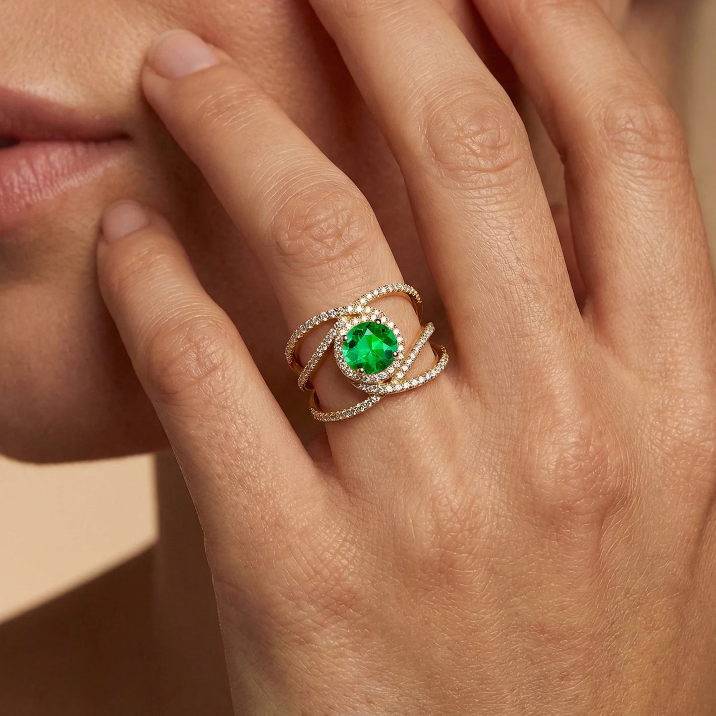 18Kt Solid Gold Luxurious Engagement Rings Lab Grown Emerald Gemstone Natural White Diamonds Halo Solitaire Ring Gift For Her