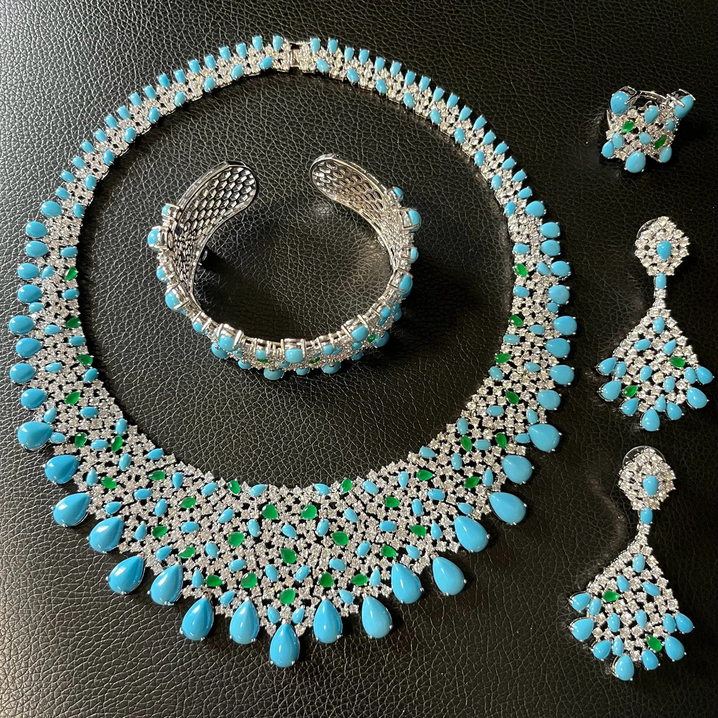 Zhuerrui New Design Sense Jewelry Set American High-end Diamond Series Ladies Classic Inheritance Wedding Four SetsHZ24741326