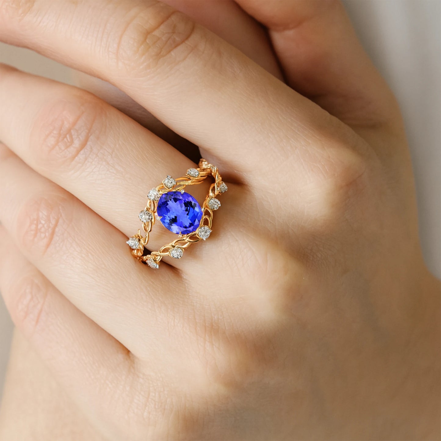 Exclusive Designer Oval Cut Natural Tanzanite Gemstone Rings Pure 18K Solid Gold Adorned Natural Diamonds Wedding Classic