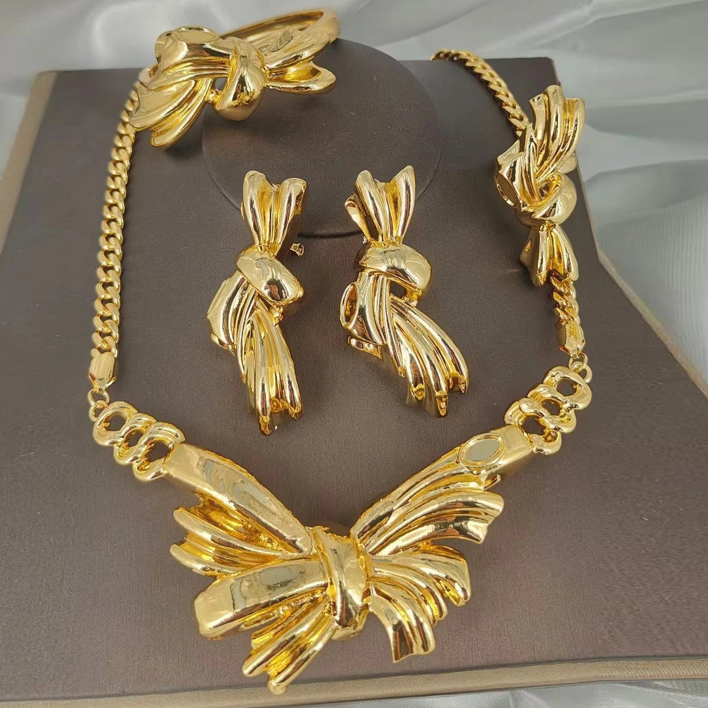 Zhuerrui Vintage Bowknot Gold Plated Jewelry Set 4Pcs Luxury Necklace Earrings Bracelet Ring for Women African Party Gift HK0256