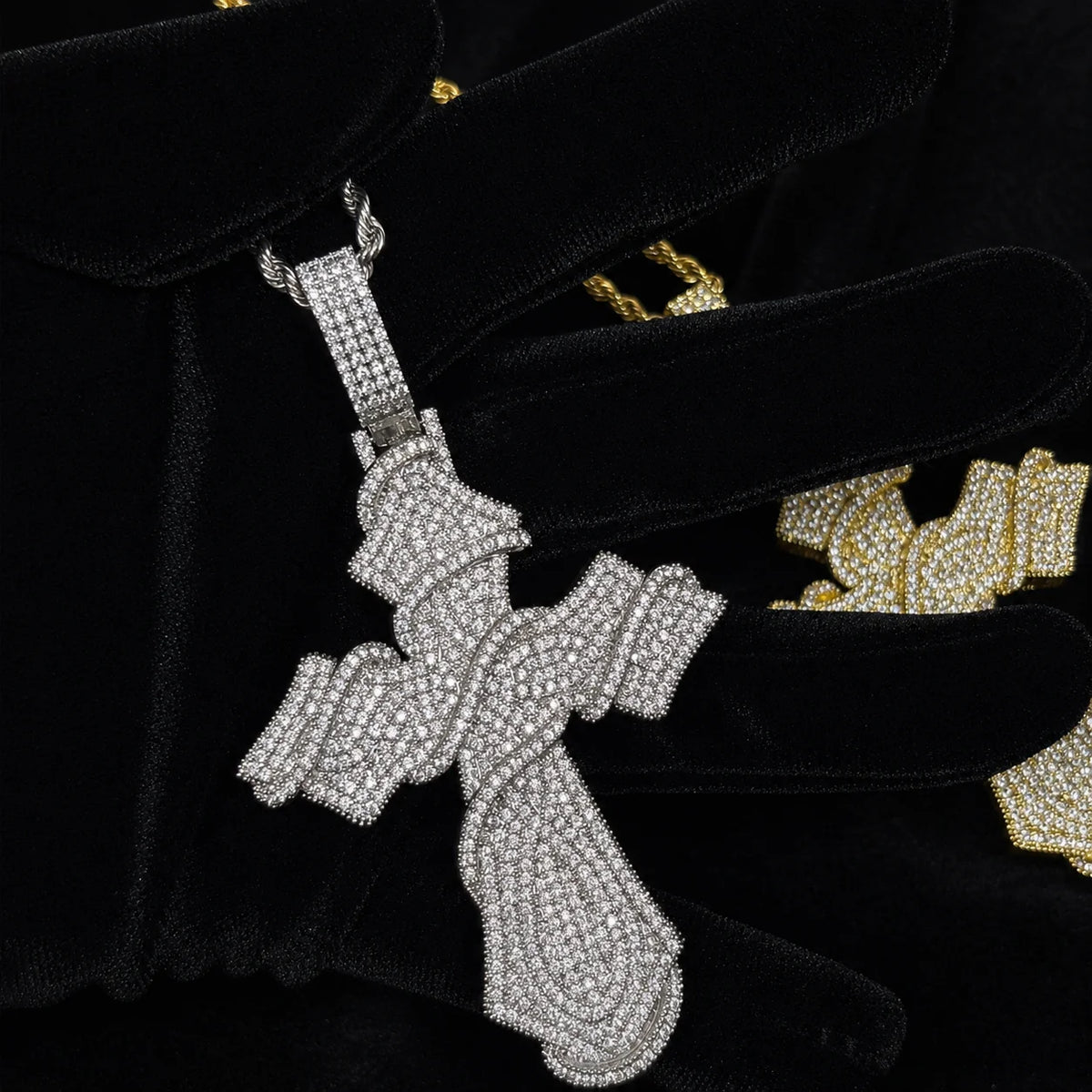 Hip Hop Jewelry Thorns With Cross Pendant Brass Zircon Iced Out Religious Jewelry for Men Women Hip Hop Pendant