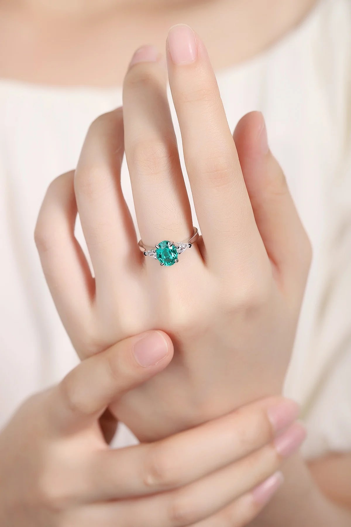 Gemfiori Anster Lab Made Diamonds and Ring S925 Sterling Silver Lab Created Oval Cut Emerald Women Ring