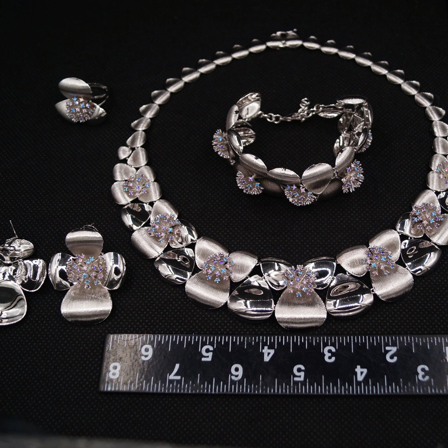 Zhuerrui New Design Sense Jewelry Set American High-end Diamond Series Ladies Classic Inheritance Wedding Four SetsHZ24743167