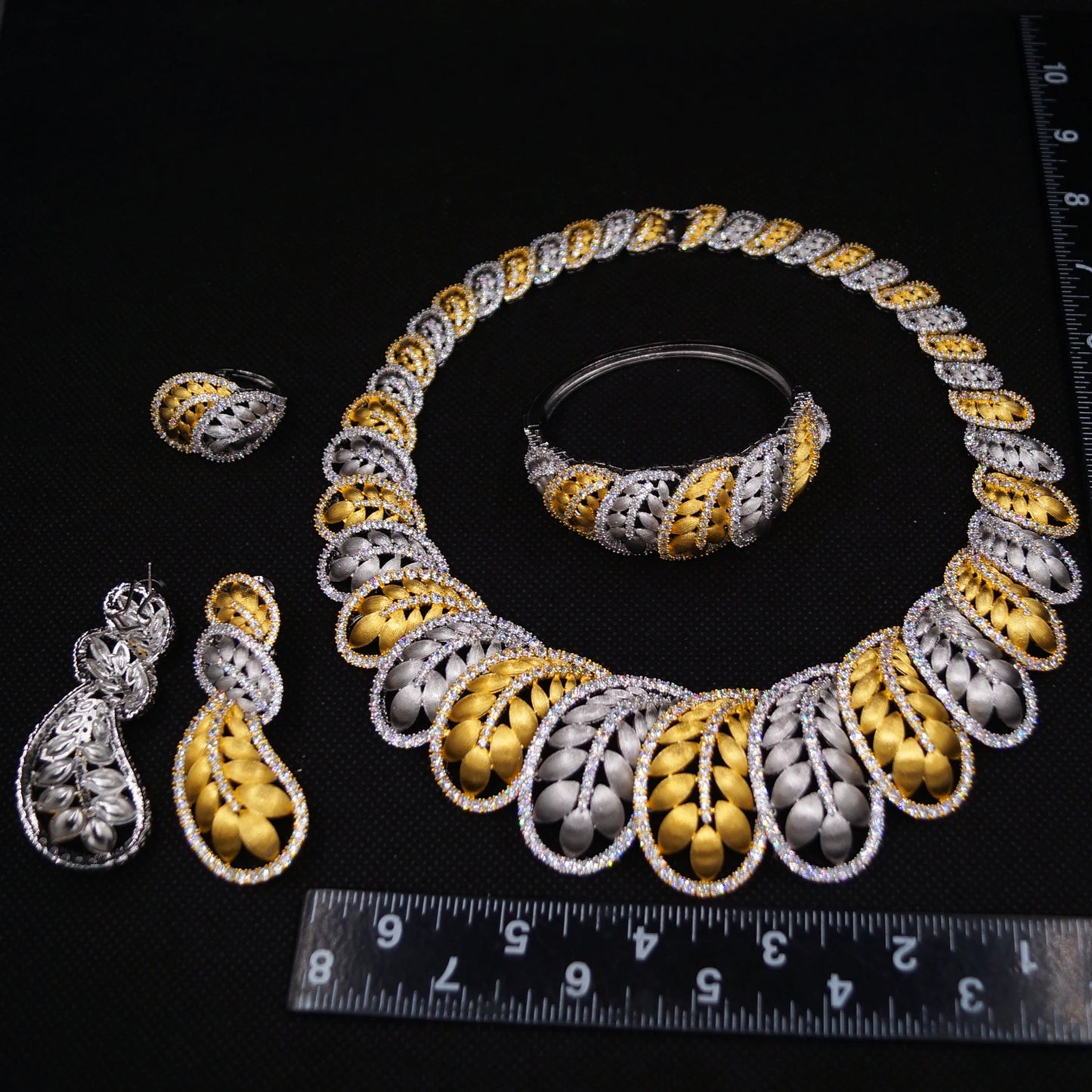 Zhuerrui New Design Sense Jewelry Set American High-end Diamond Series Ladies Classic Inheritance Wedding Four SetsHZ24745217