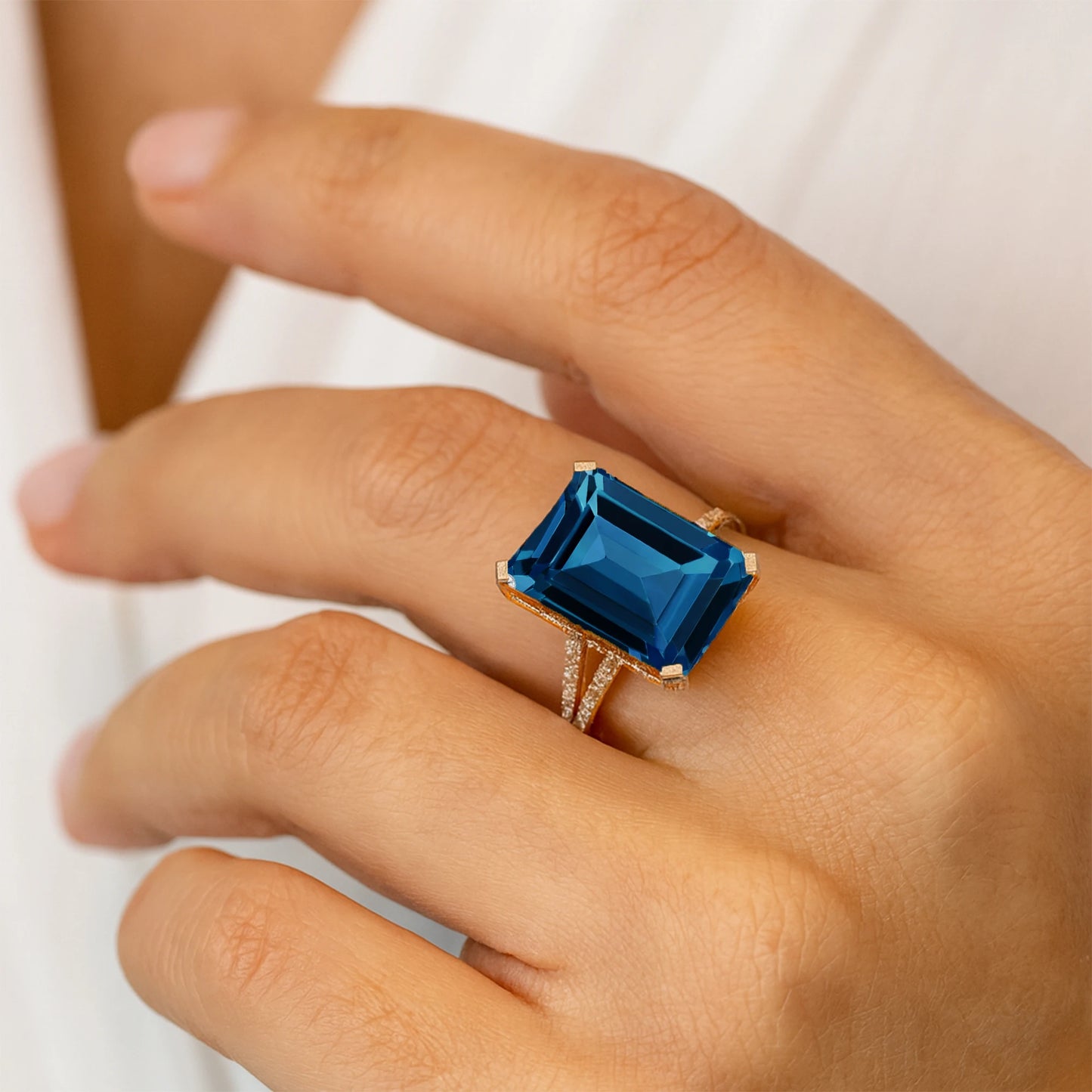 18K Pure Gold Natural London Blue Topaz Gemstone 13.5ct Emerald Shape Rings Brilliant Cut 114 Diamonds IGI Certified Unisex