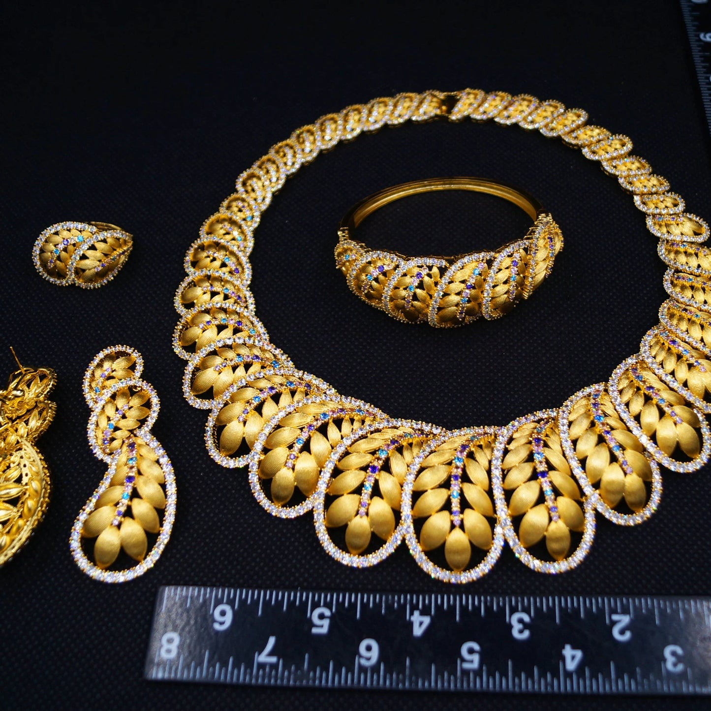 Zhuerrui New Design Sense Jewelry Set American High-end Diamond Series Ladies Classic Inheritance Wedding Four SetsHZ24746228