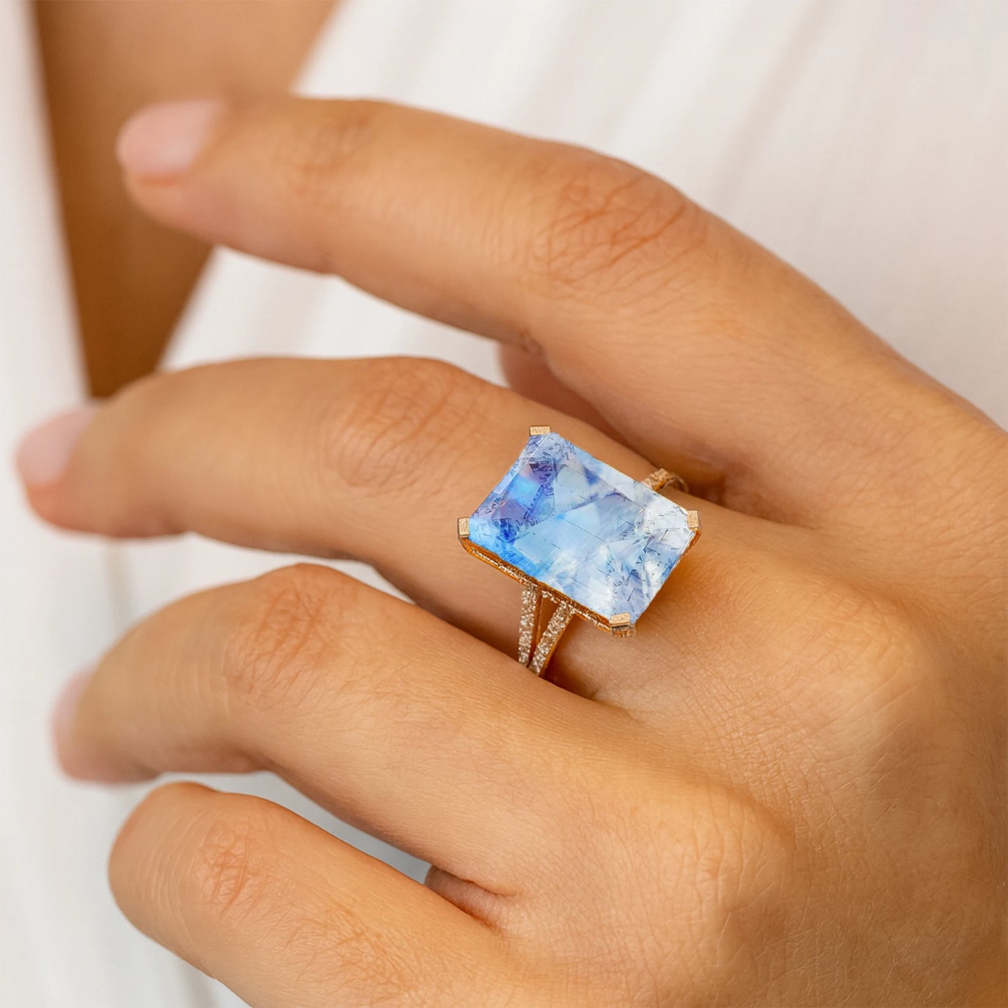 IGI Certified Solid Gold Fine Jewelry Rings Emerald Cut Natural Rainbow Moonstone Gemstone 0.54ct Women Cluster Rings OEM Party