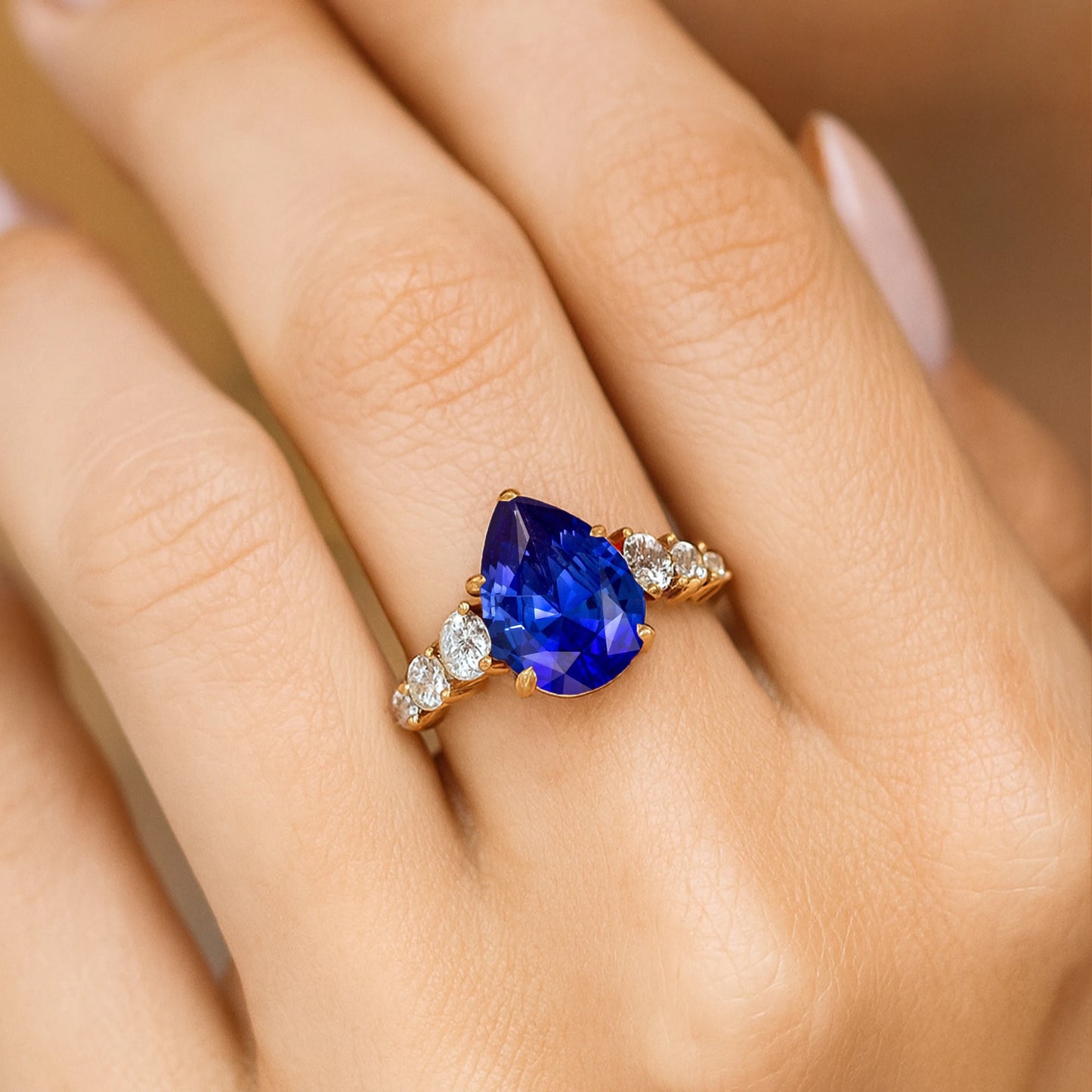 18Kt Gold Classic Lab Grown Blue Sapphire Gemstone Ring For Women Unique Design Diamond Band Wedding Party Wear Rings Jewelry