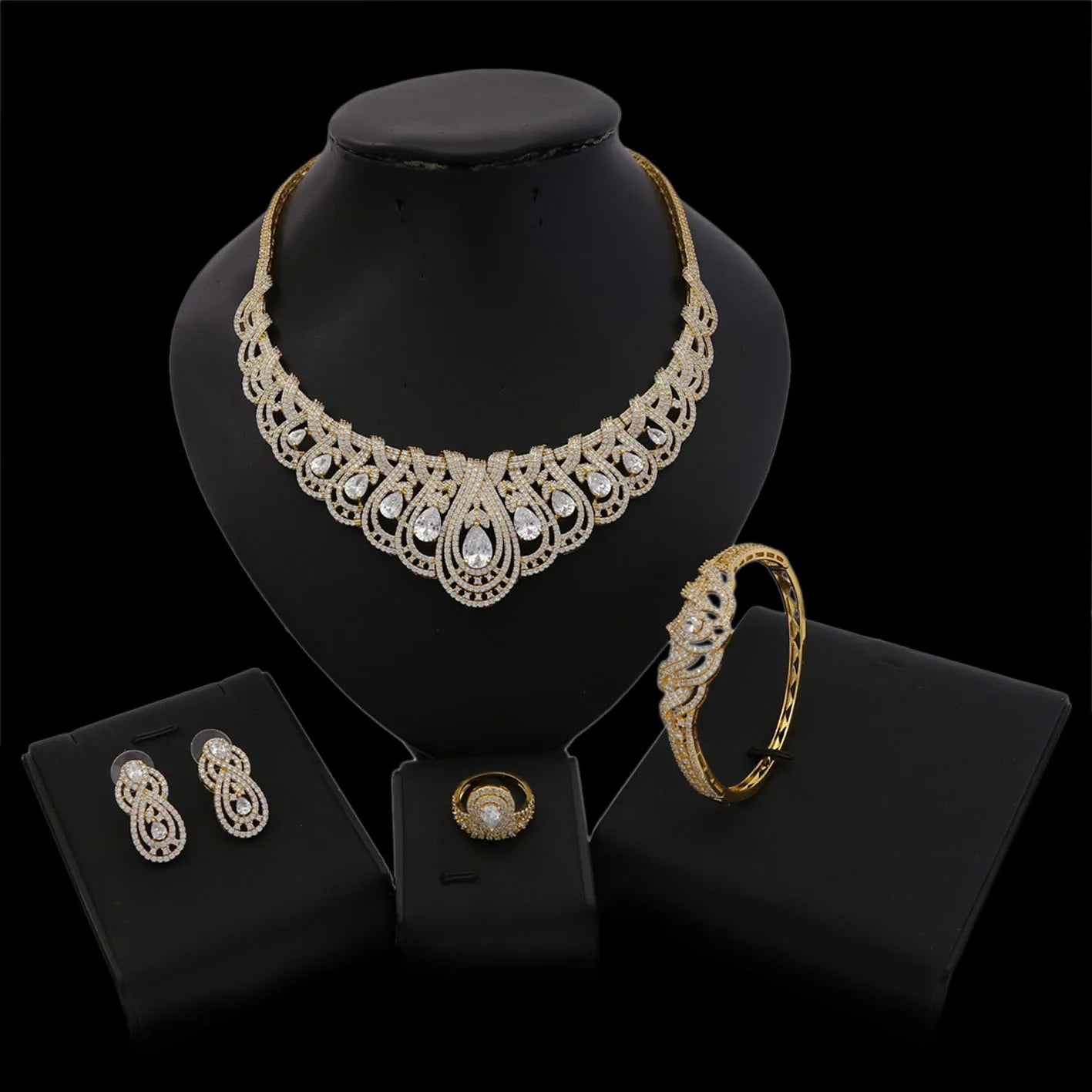 Zhuerrui Dubai Italy Nigeria Gold Plated Butterfly Pendant Diamond Necklace Chain Necklaces and Earrings Jewelry Set HZ18091102