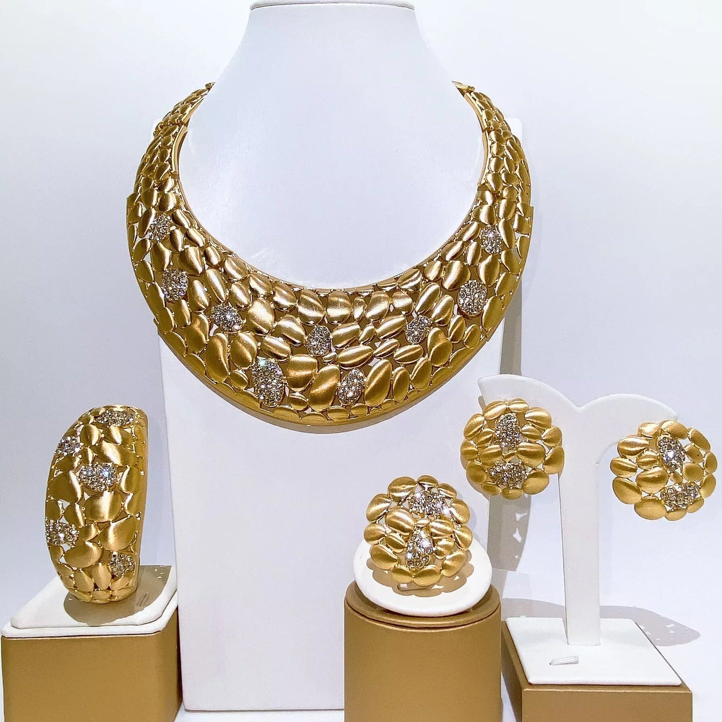 Zhuerrui Luxury Gold Plated 4PCS Jewelry Set for Women African Dubai Bridal Wedding Bib Necklace Classic Jewel Gift I0173