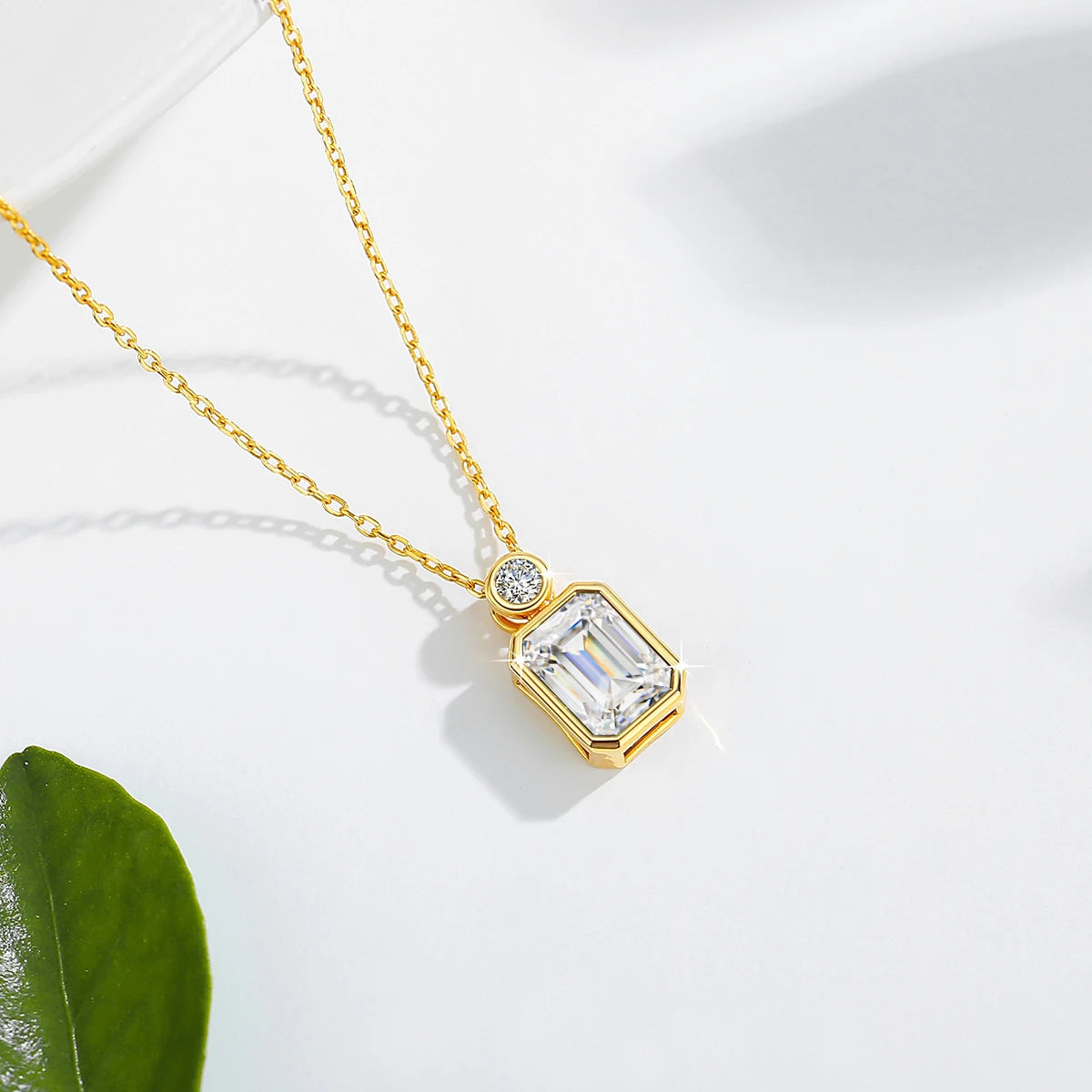 Gioiellieri 14K Gold Hollow Jewelry Pendant 2 Carat 3 Carat 4 Carat Emerald Cut White Moissanite Diamond Gold Pendant Necklace Woman
