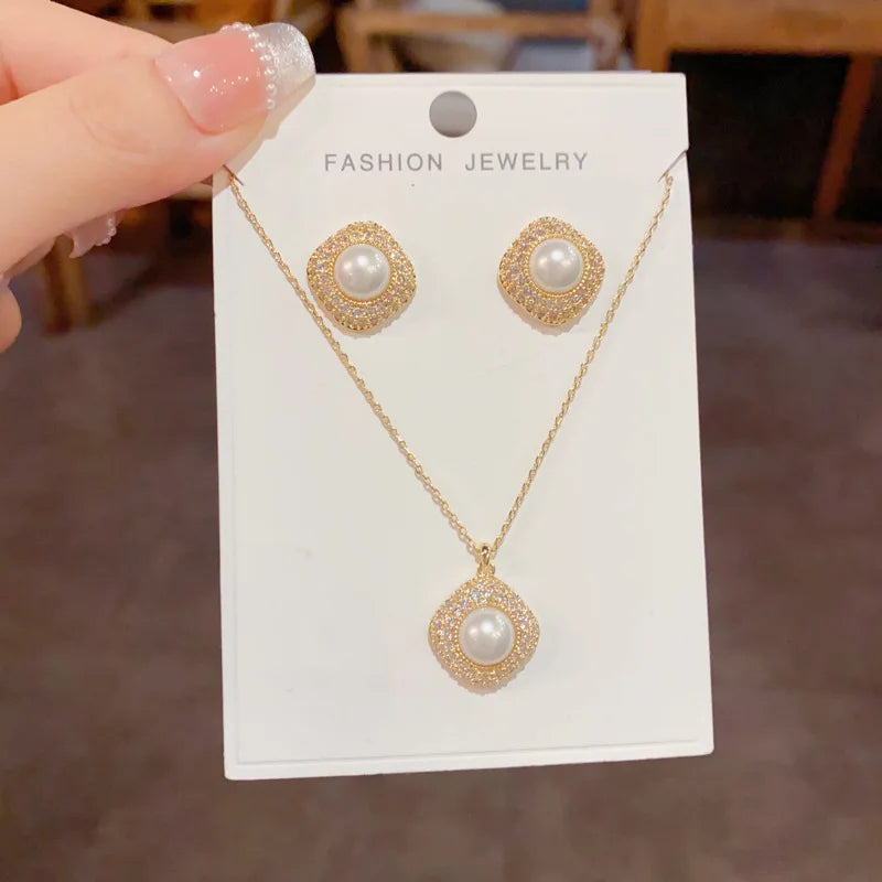 Top Quality Fashion Exquisite Zircon Flower Necklace and Earrings Set with Pearl Classic Real Gold Plated Jewelry Set for Women