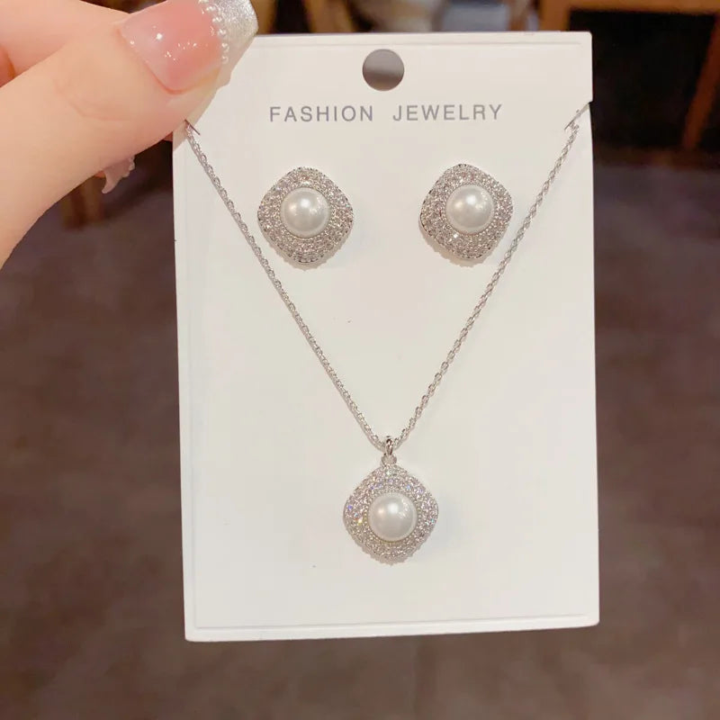 Top Quality Fashion Exquisite Zircon Flower Necklace and Earrings Set with Pearl Classic Real Gold Plated Jewelry Set for Women