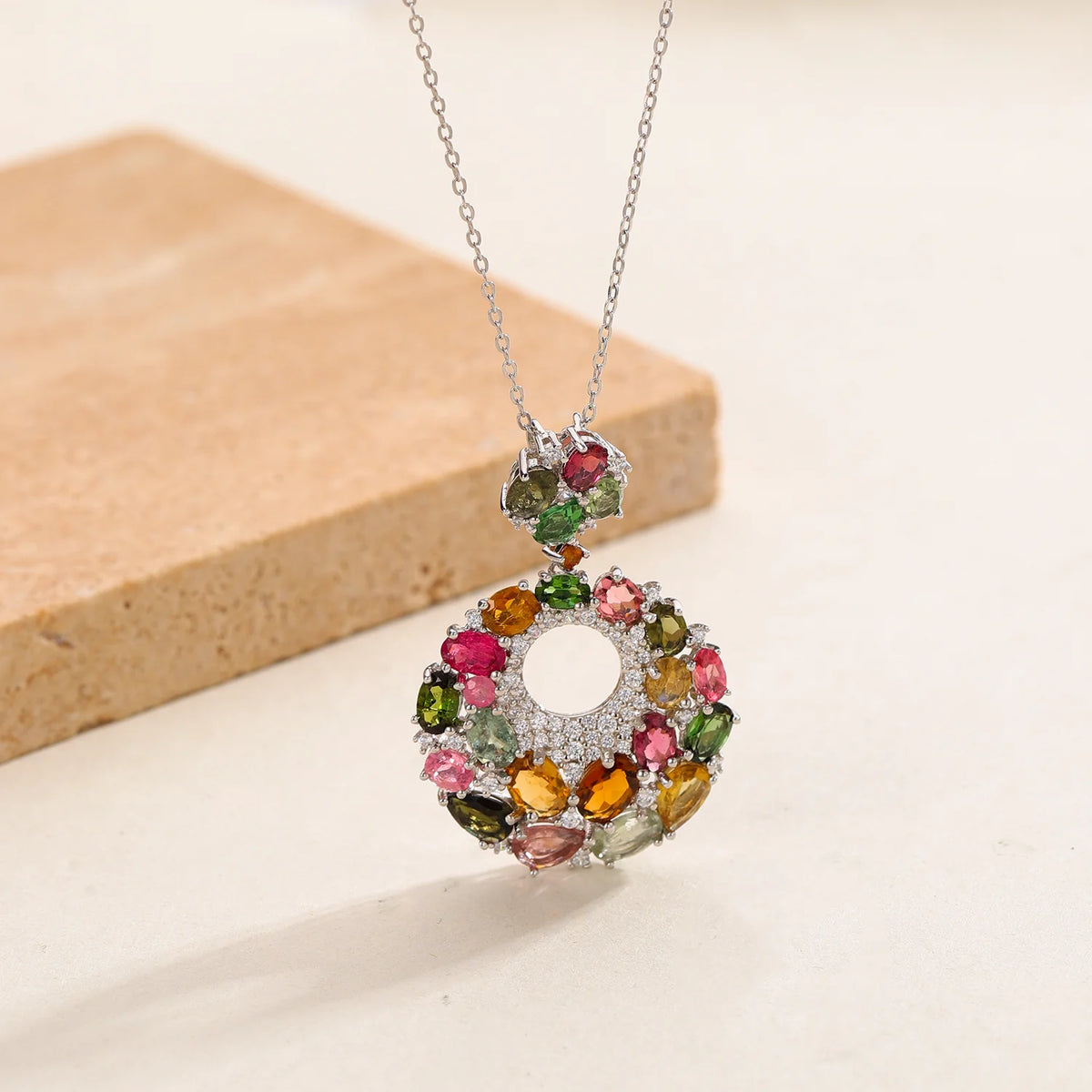 ArtistA W0448 Abiding Manufacturer Beautiful Design Mix Color Natural Tourmalines 925 Silver Circle Wreath Pendant Necklace Jewelry