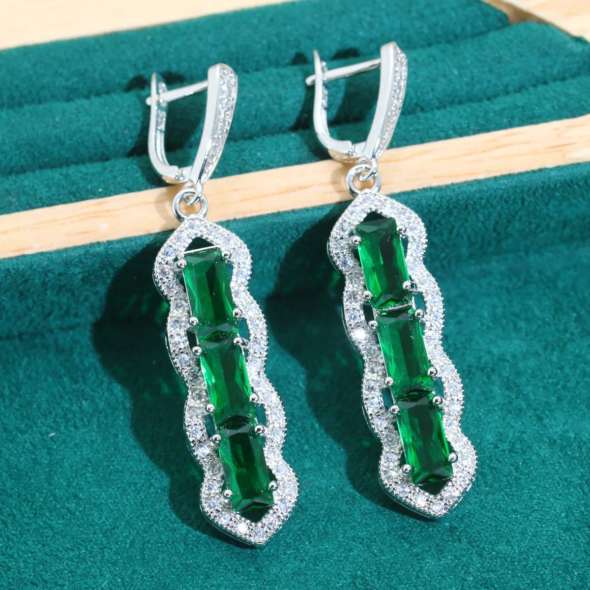 XOTICA 925 Silver Jewelry Set for Women Luxurious Long Earrings Necklace Pendant for Wedding Parties Gifts Green Zircon Style-Classic