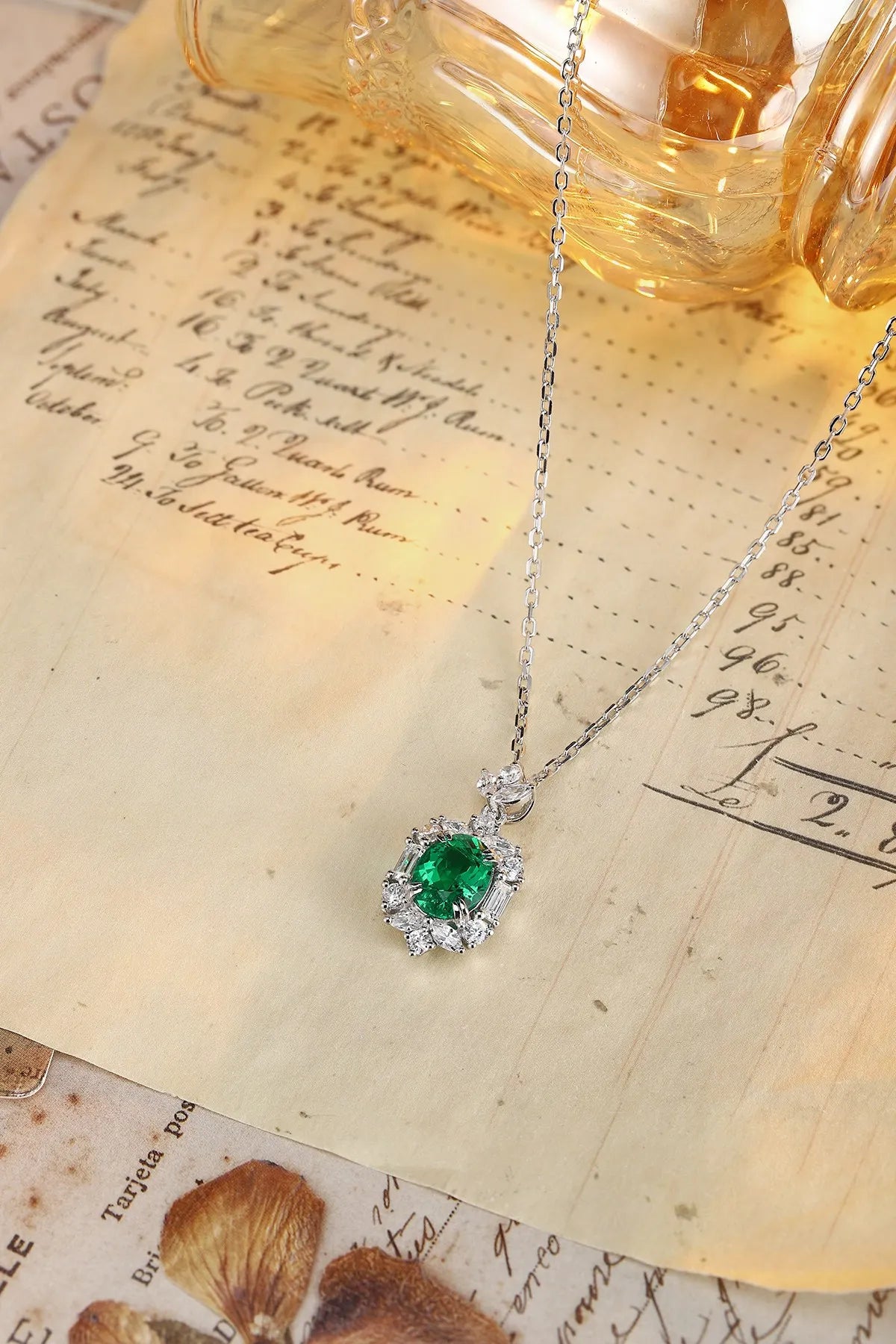 Gemfiori Anster 925 Sterling Silver High-quality Cultivated Emerald Necklace - Suitable for Parties or As a Gift