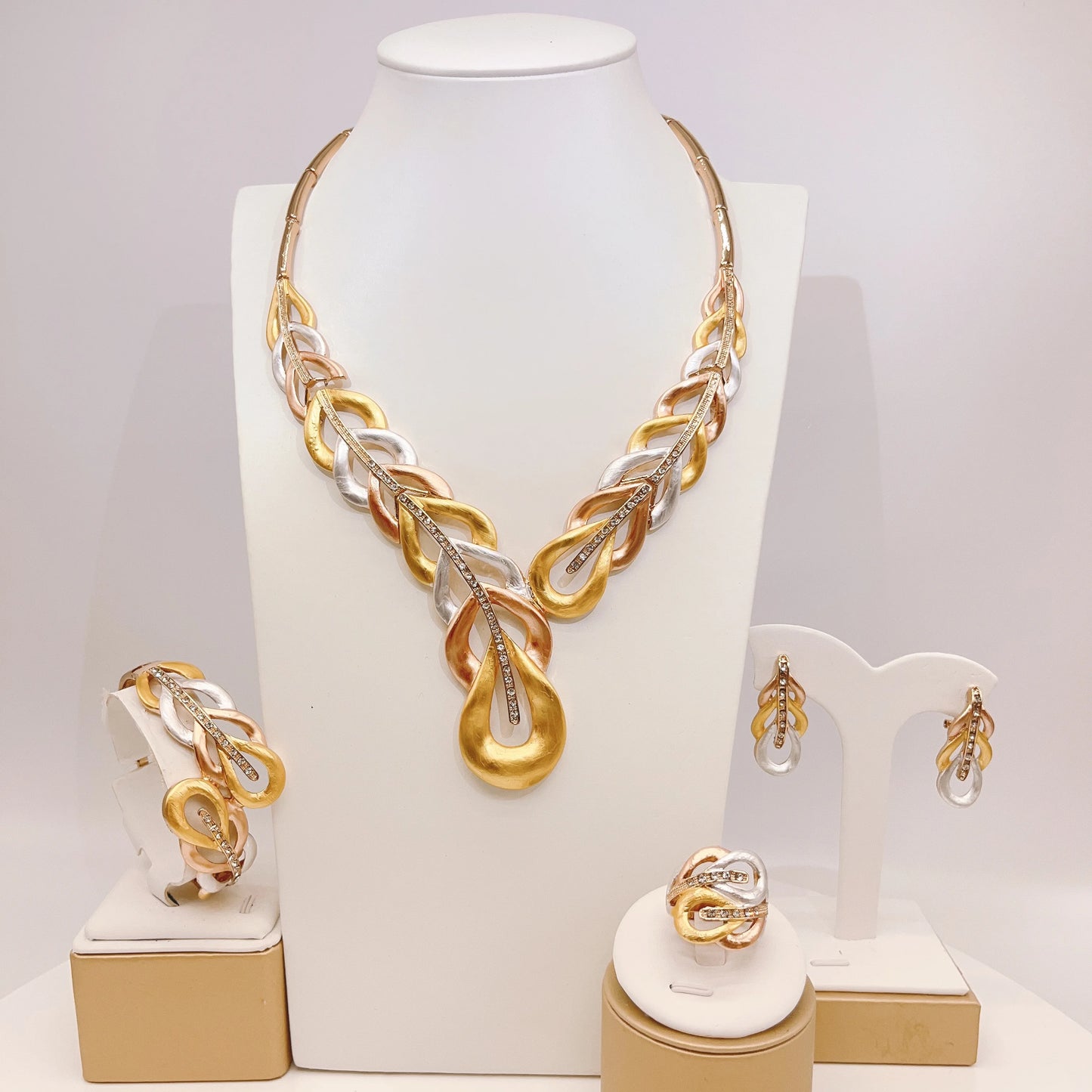 Zhuerrui Hot Selling Gold Jewelry Sets Simple Silver Drop Beads Necklace Jewelry Set Latest Woman Pendant Accessories HA23256