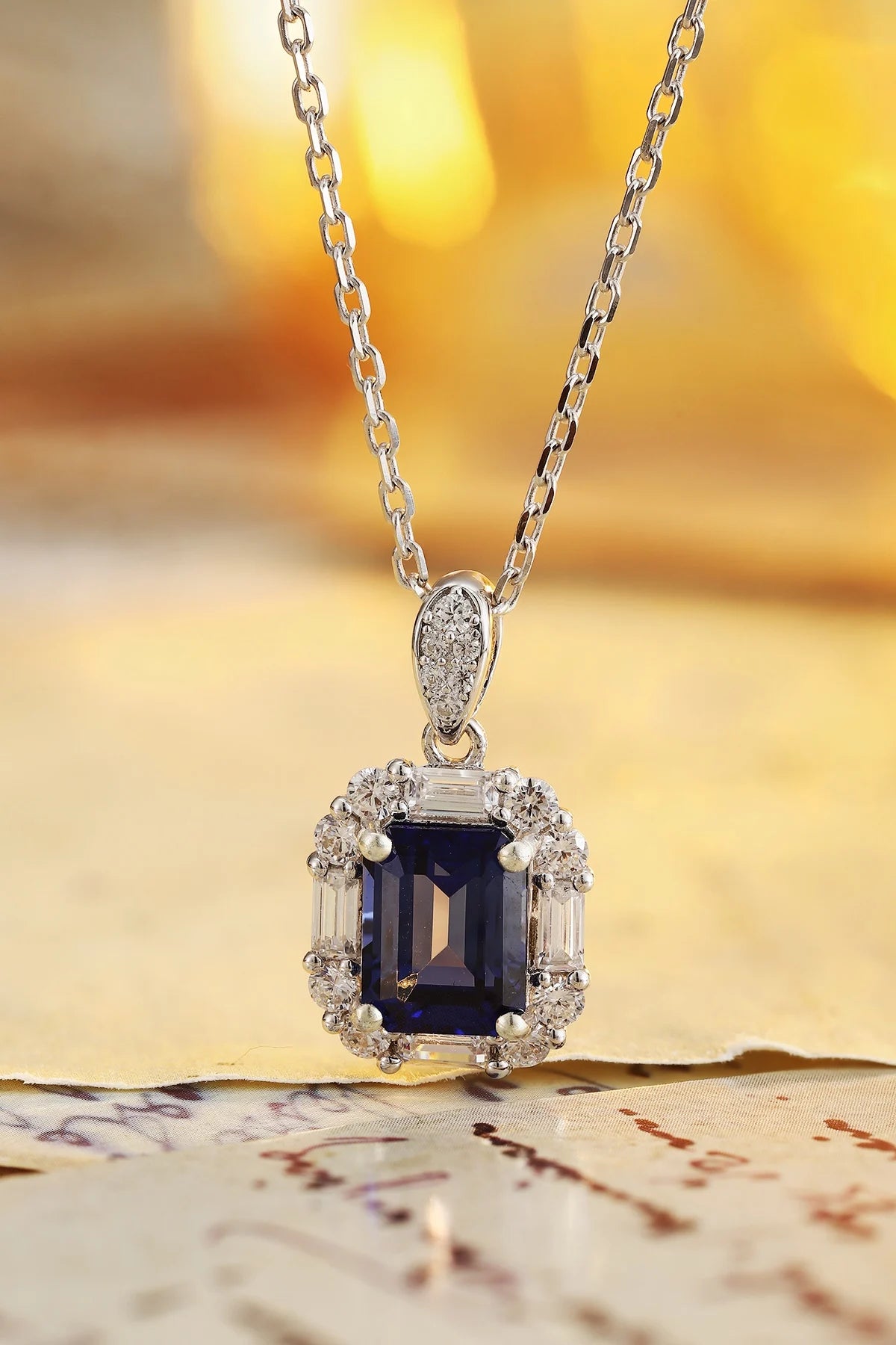 Gemfiori Anster 925 Sterling Silver High-quality Cultivated Sapphire Necklace - Suitable for Parties or As a Gift
