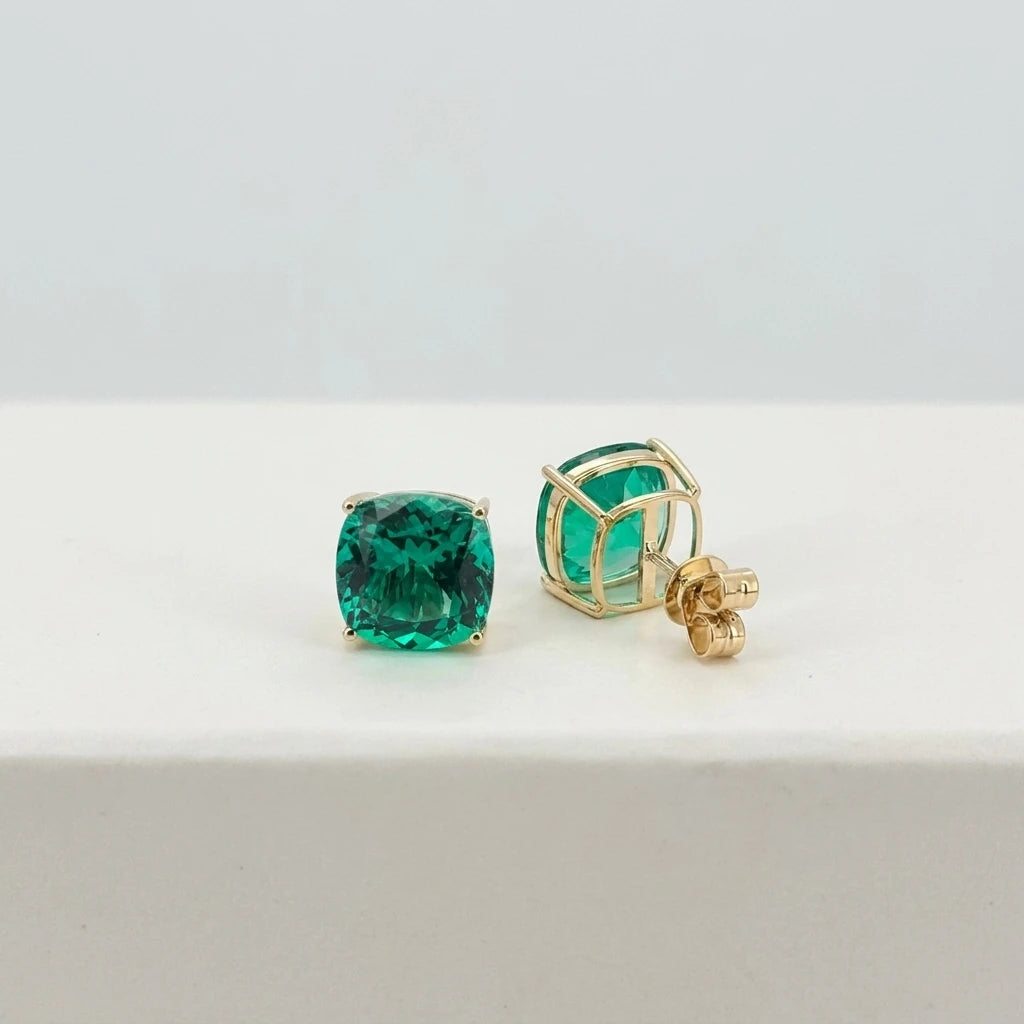 ArtistA 5 Carat Cushion Cut Hydrothermal Lab Grown Emerald Stud Earrings Solid 18K Yellow Gold Fine Jewelry for Women Gift