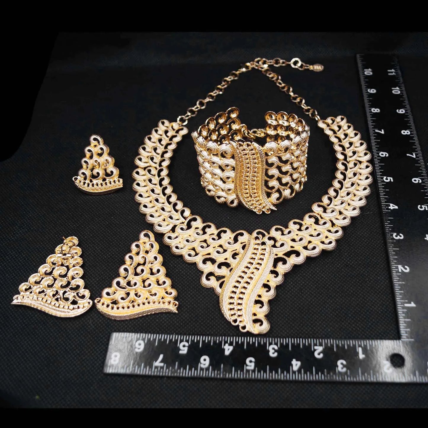 Zhuerrui Exquisite Luxury Gold Jewelry Sets Simple Woman Silver Hollow Out Jewelry Set Latest Wedding Costume Pendant H00741
