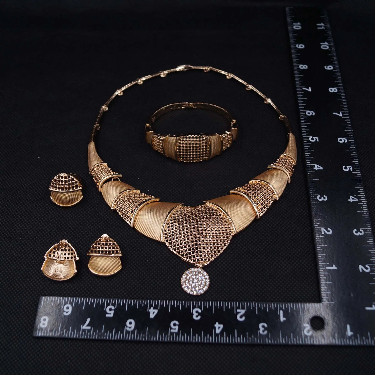Zhuerrui High-end Bridal Gold Jewelry Sets Simple Silver Pink Beads Necklace Jewelry Set Exquisite Costume Accessories HA23253