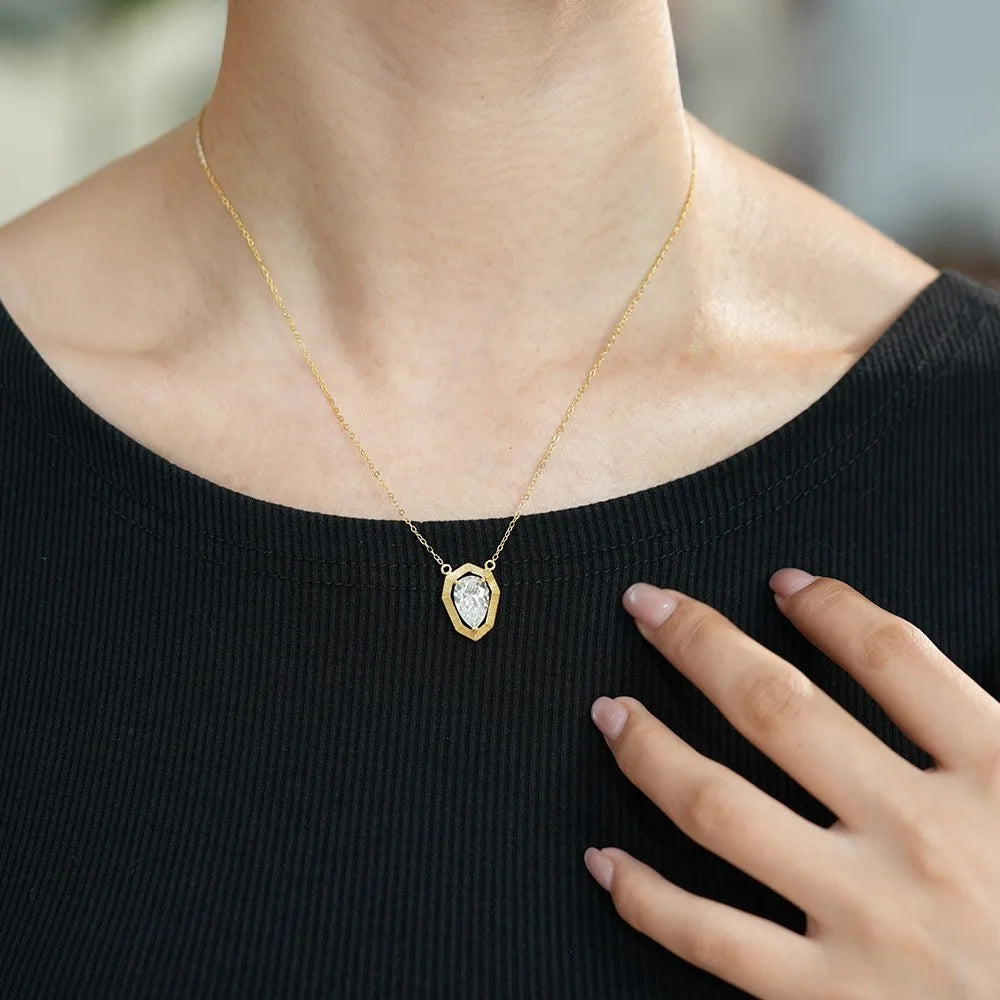 ArtistA Pear Cut 4ct Vvs Gra Moissanite Waterdrop Jewelry 925 Silver Gold Plated Brushed Finish Shield Pendant Necklace And Earrings Set