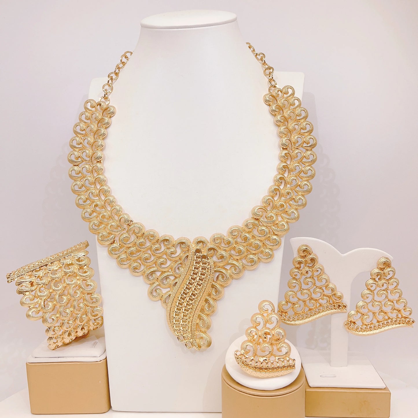 Zhuerrui Exquisite Luxury Gold Jewelry Sets Simple Woman Silver Hollow Out Jewelry Set Latest Wedding Costume Pendant H00741