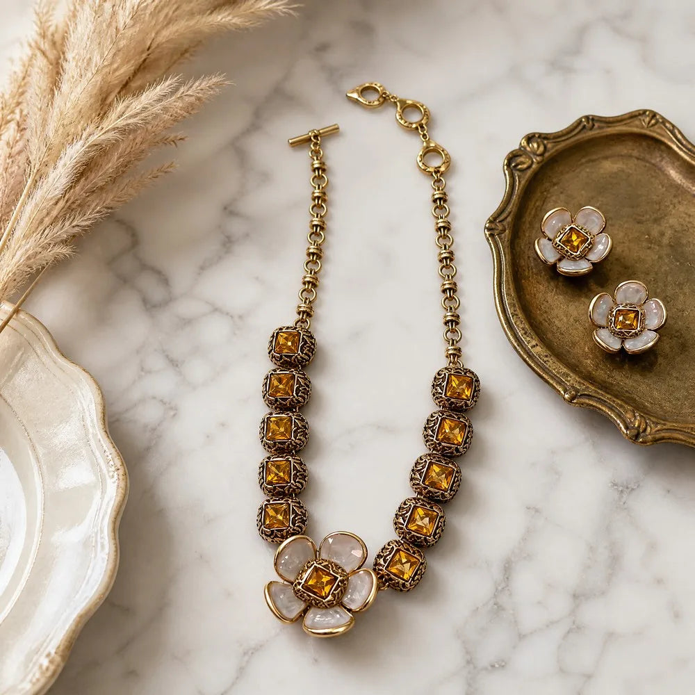 ArtistA Vintage Alloy Gold-Plated Inlaid Opal Necklace and Earring Jewelry Set