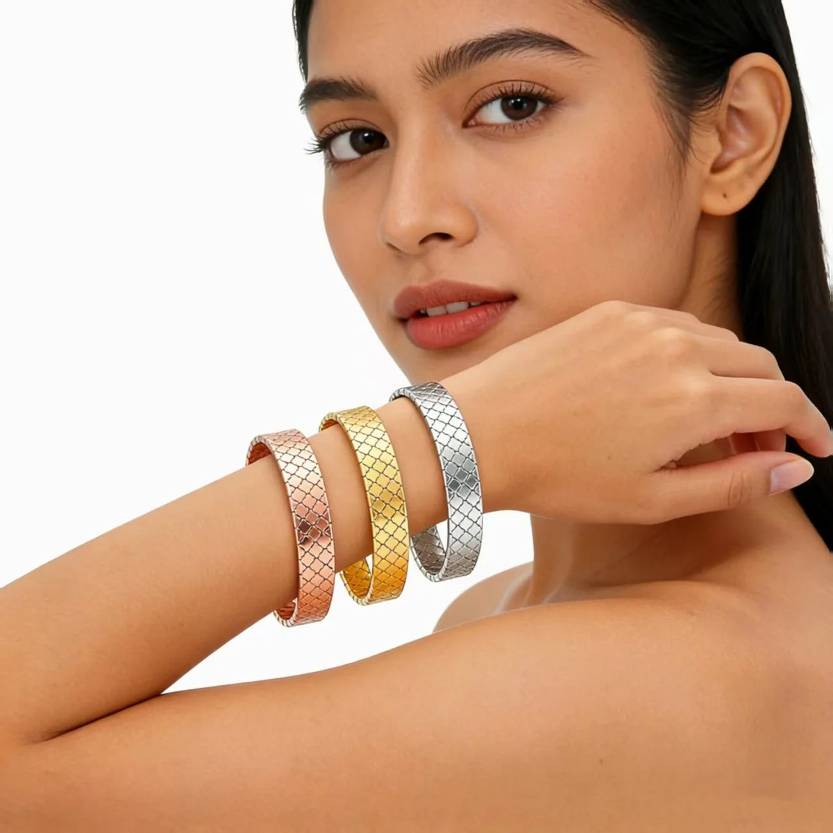 Hypoallergenic Durable Stainless Steel Diamond-Shaped Four Clover Leaf Pattern Bohemia Style Women Water Ressiance Mesh Bracelet