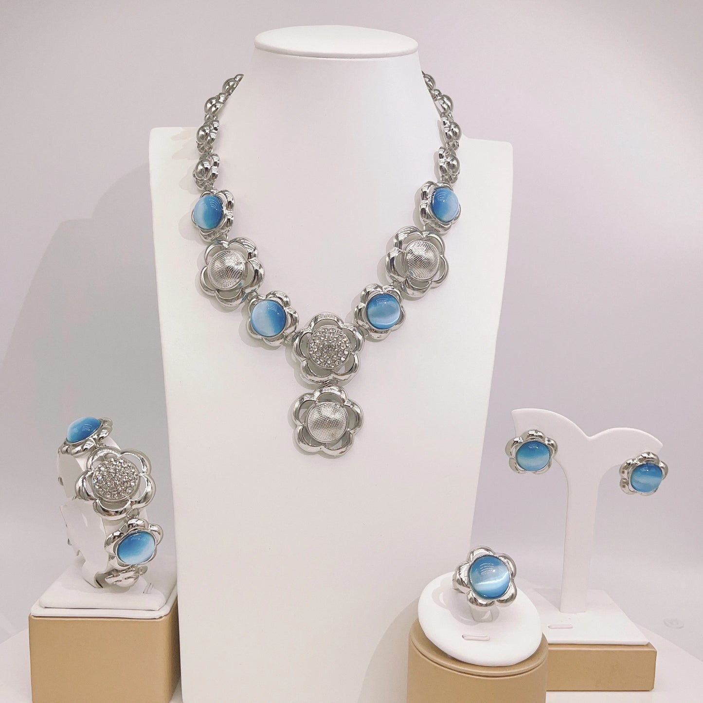 Zhuerrui Fashionable Gold Plated Jewelry Set Three Color Flowers Necklace Bracelet Jewelry Sets Exquisite Women's Luxury HA20063